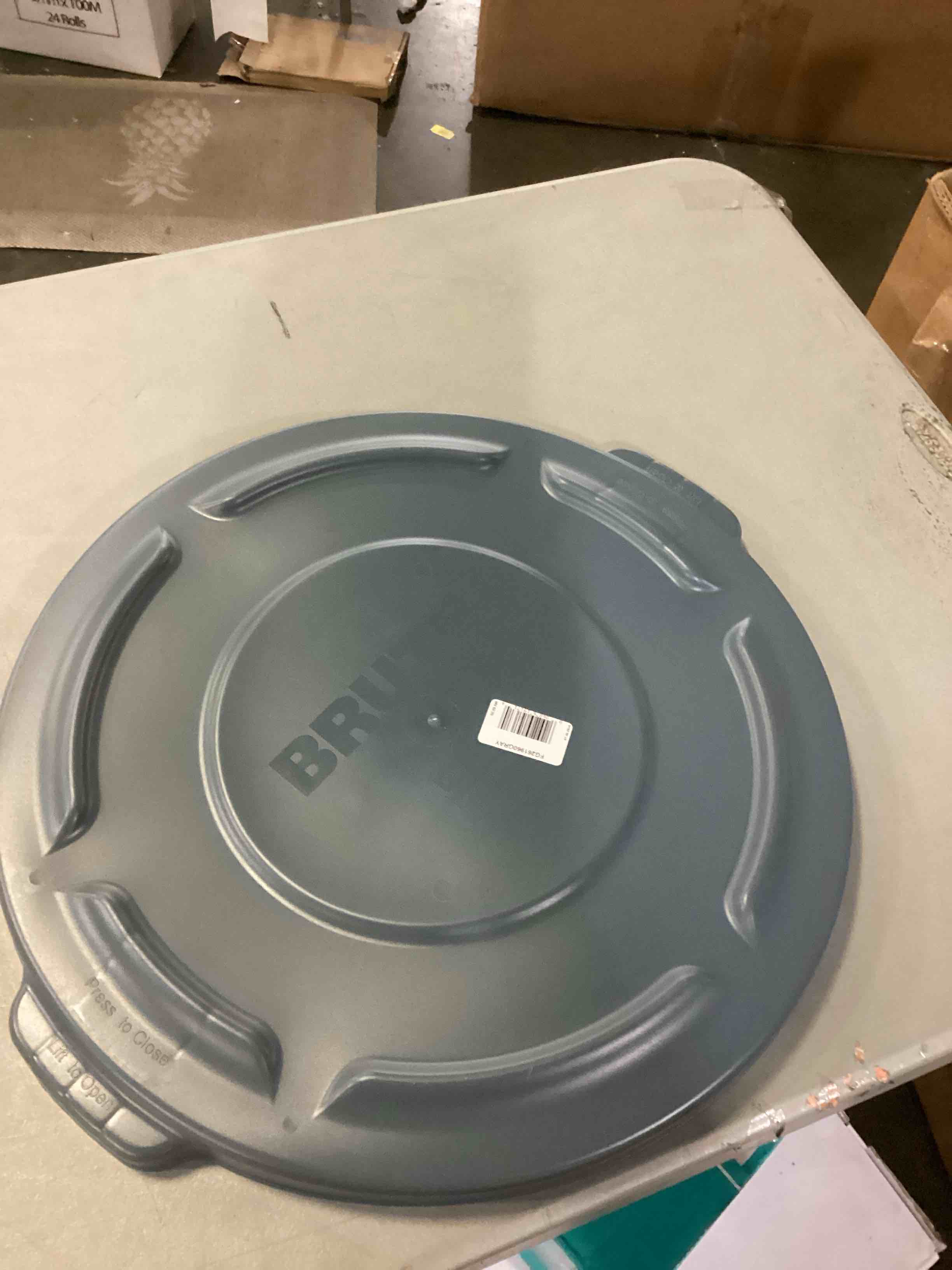 Rubbermaid Commercial Products FG261960GRAY Brute HeavyDuty Round