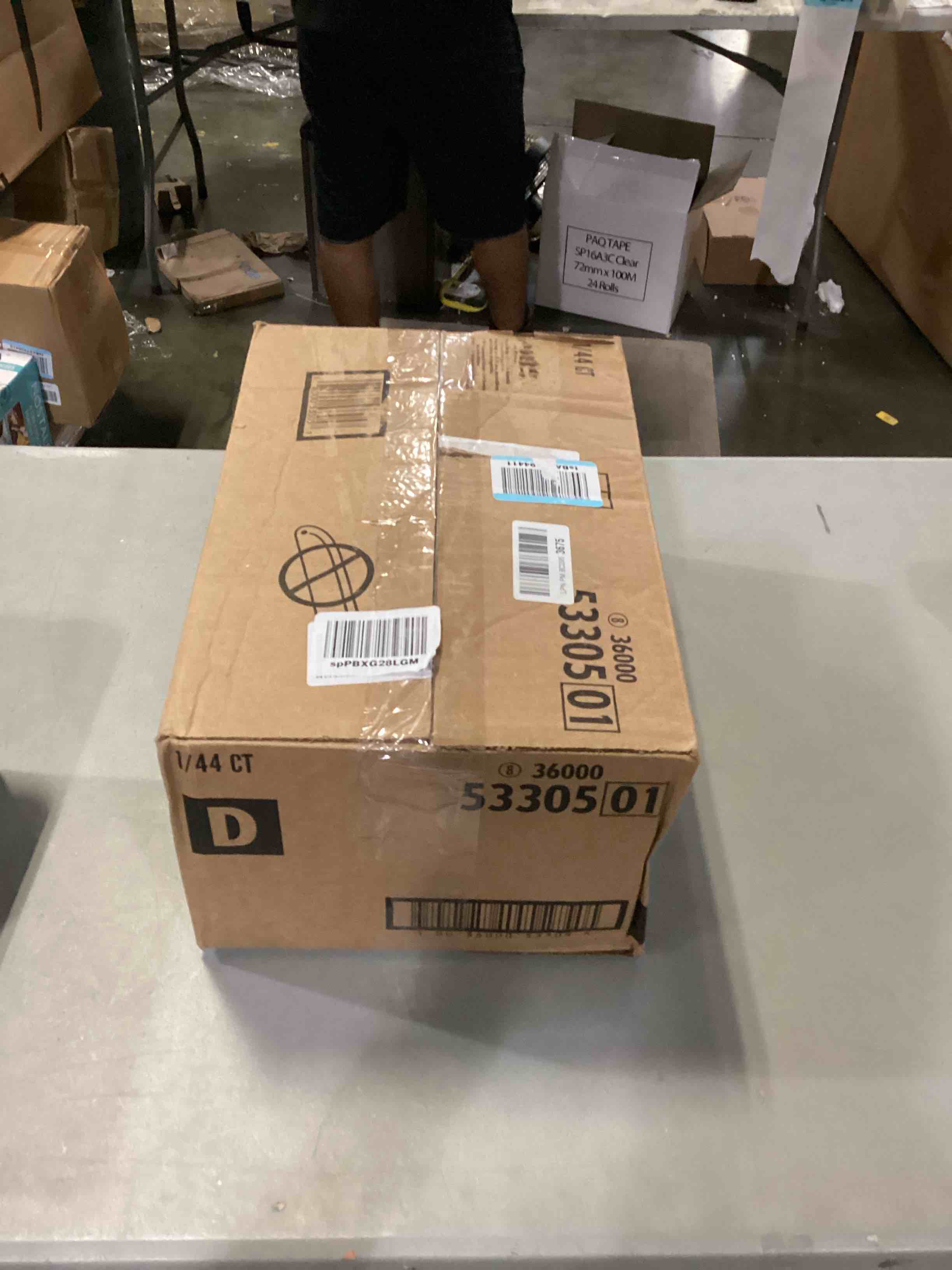 https://s3.amazonaws.com/lotting-images-prod/bidfta/BLU6845232_1728909149366.jpeg
