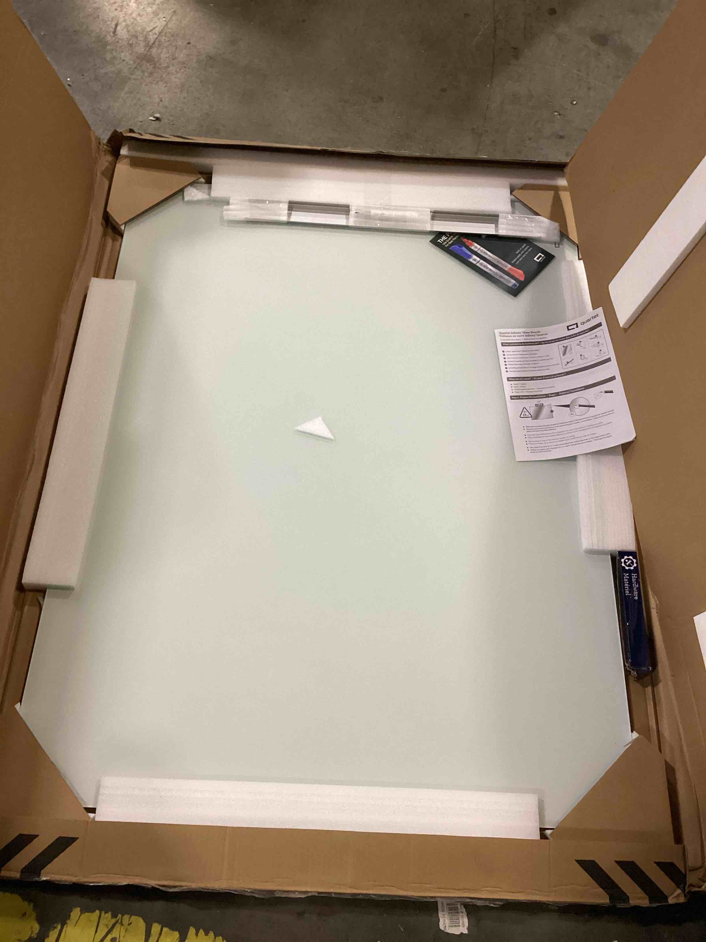 https://s3.amazonaws.com/lotting-images-prod/bidfta/BLU6845267_1728917752318.jpeg