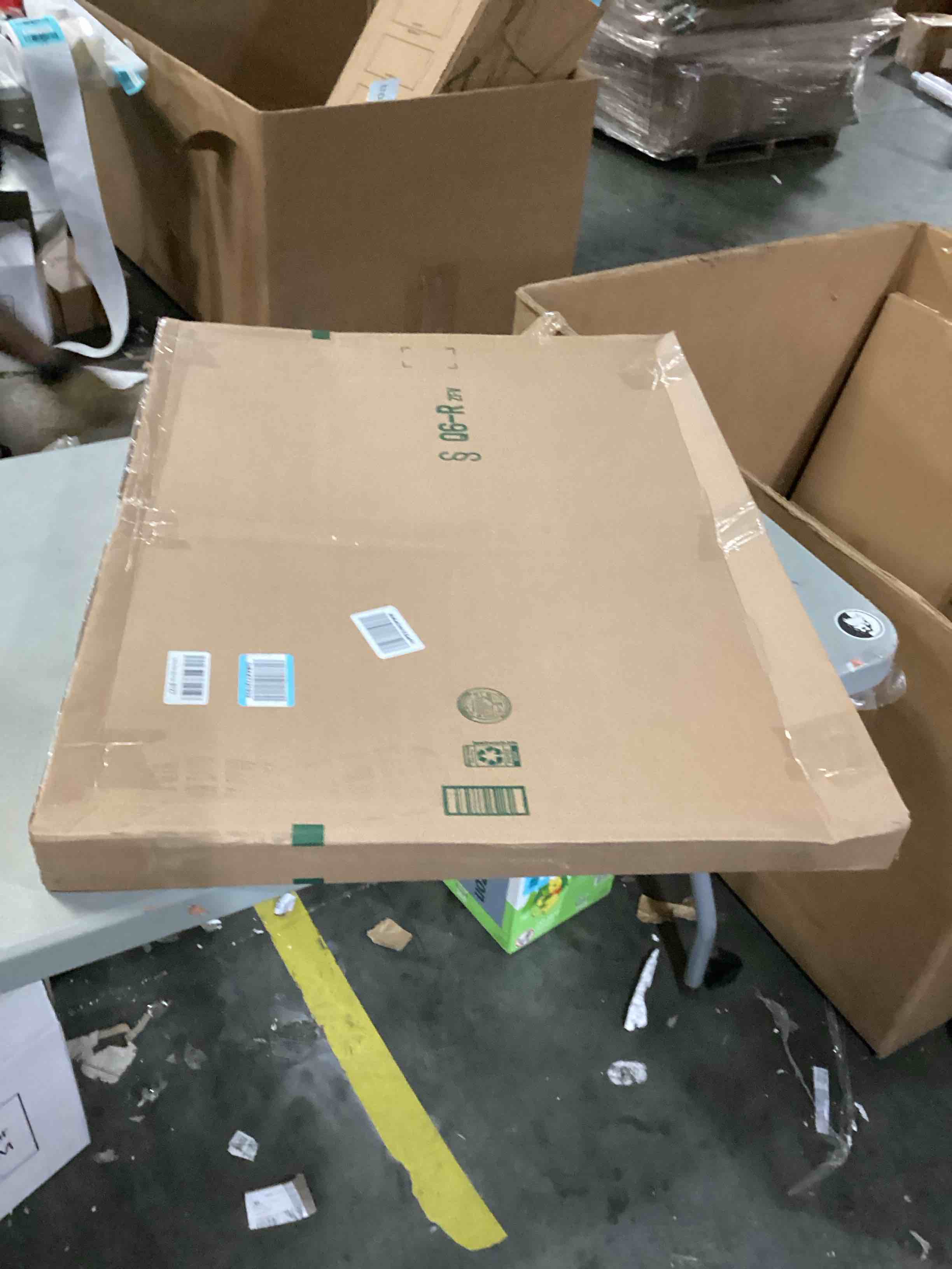 https://s3.amazonaws.com/lotting-images-prod/bidfta/BLU6845272_1728918731464.jpeg
