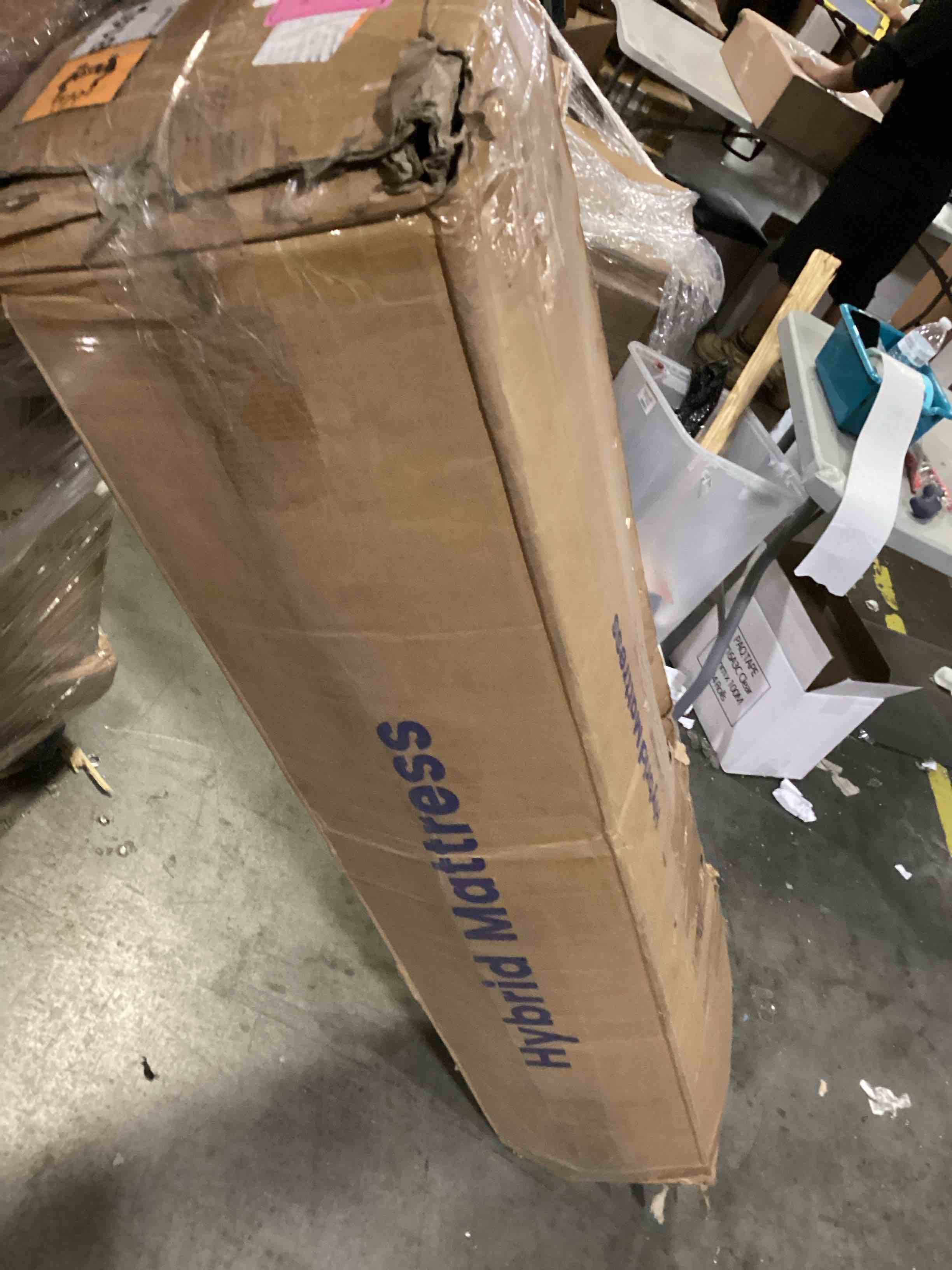 https://s3.amazonaws.com/lotting-images-prod/bidfta/BLU6845308_1728933451702.jpeg