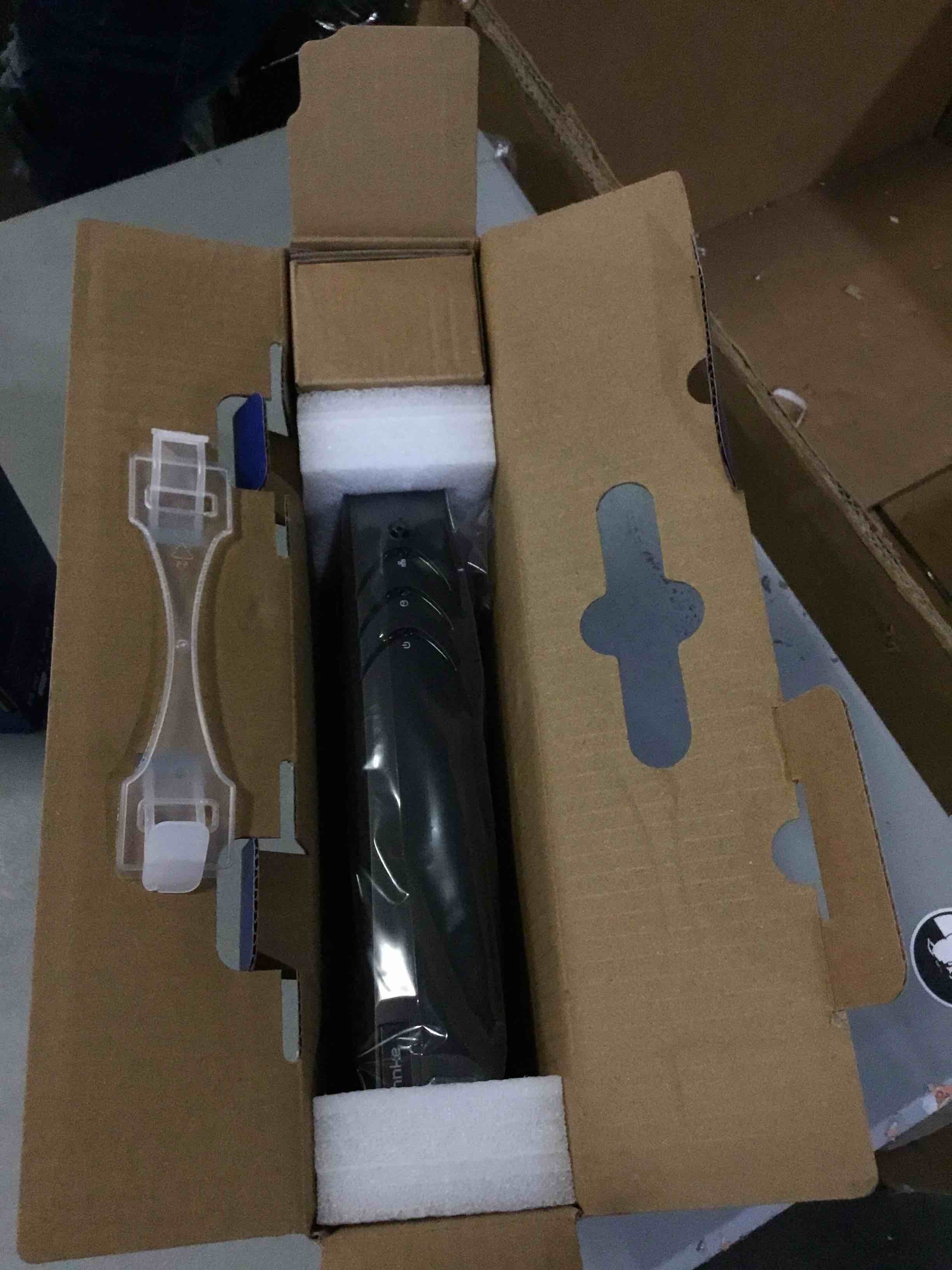 https://s3.amazonaws.com/lotting-images-prod/bidfta/BLU6845404_1729090554374.jpeg