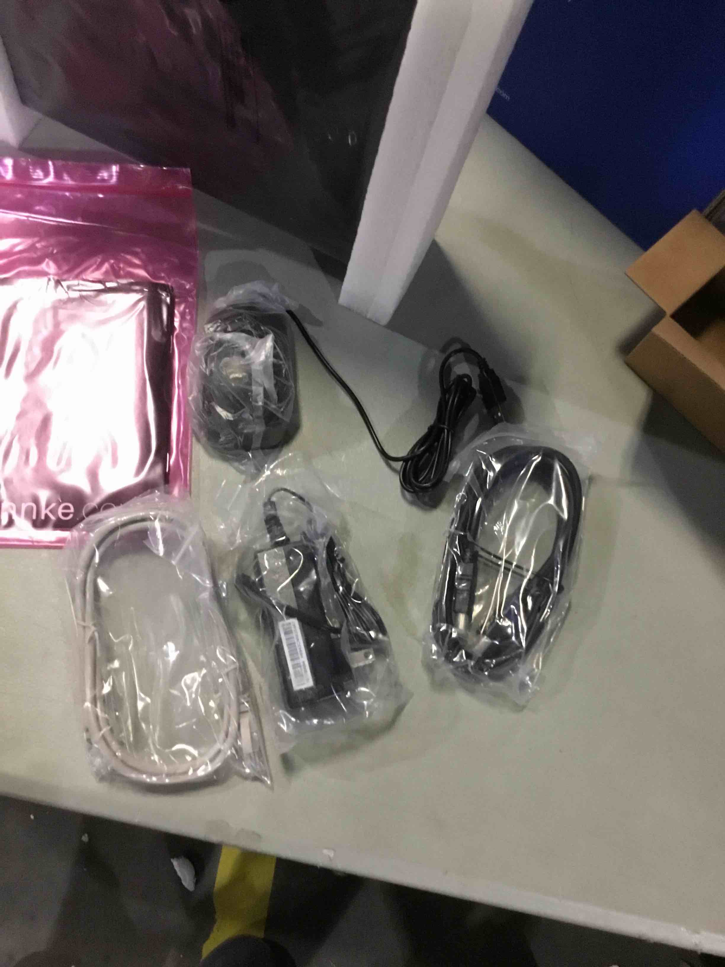 https://s3.amazonaws.com/lotting-images-prod/bidfta/BLU6845404_1729090611917.jpeg