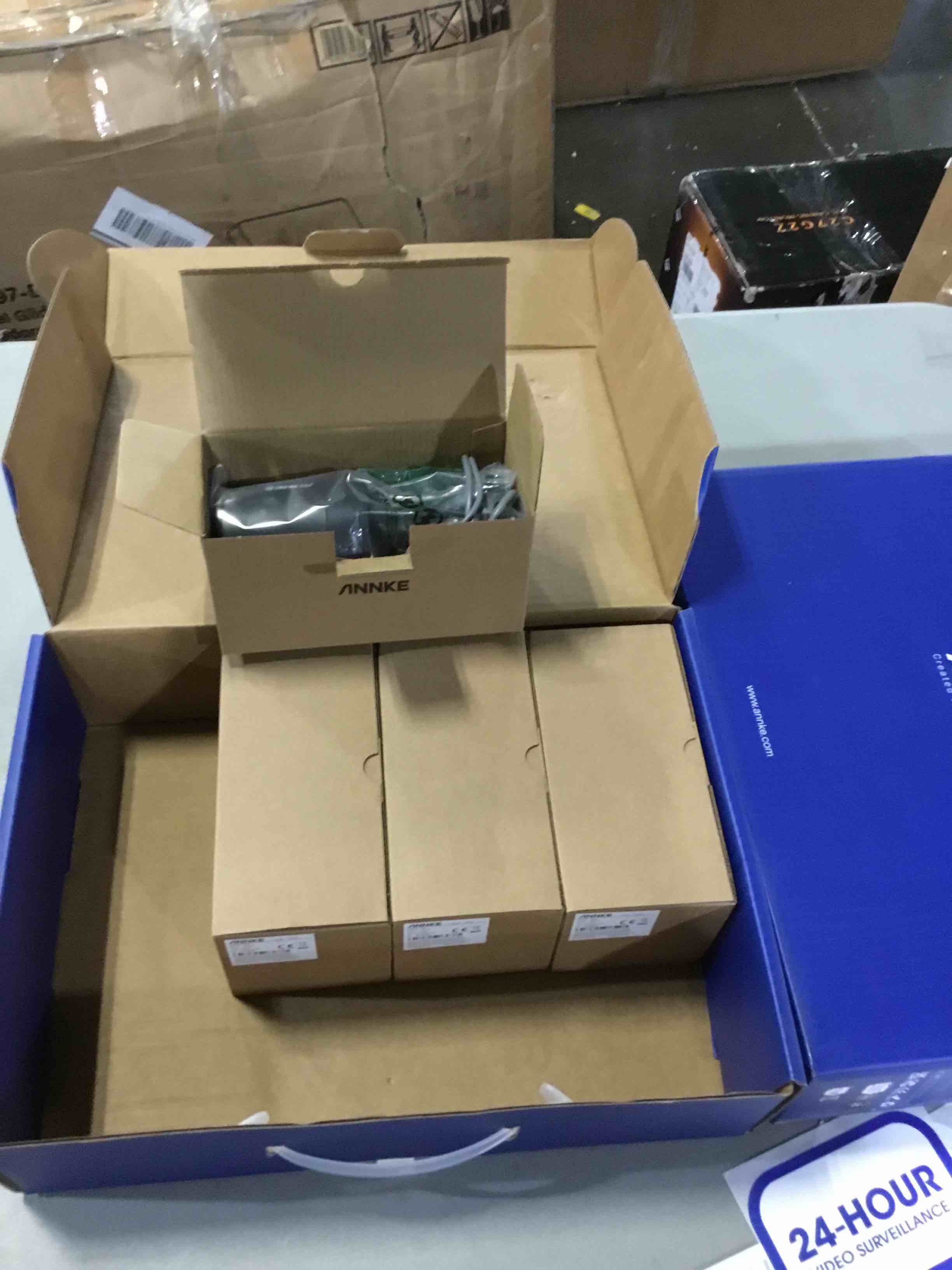 https://s3.amazonaws.com/lotting-images-prod/bidfta/BLU6845404_1729090728547.jpeg