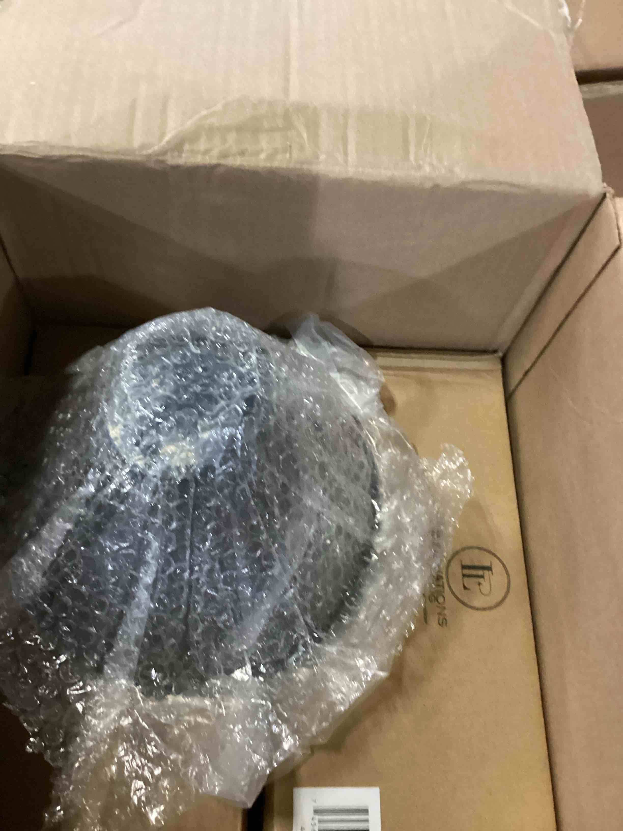https://s3.amazonaws.com/lotting-images-prod/bidfta/BLU6845458_1729165627615.jpeg