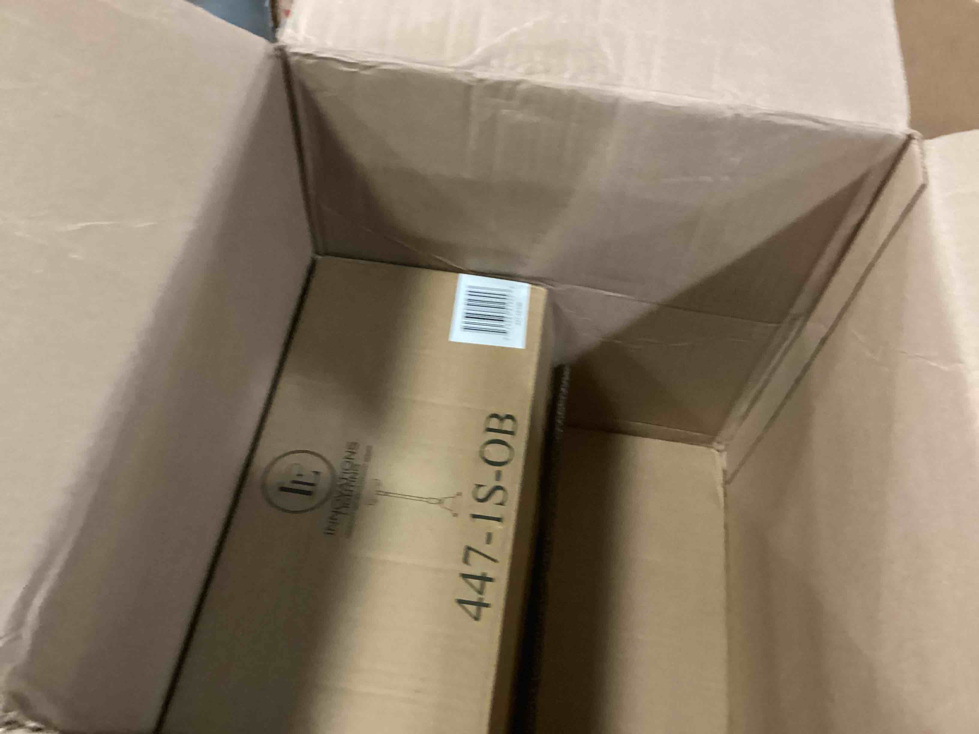 https://s3.amazonaws.com/lotting-images-prod/bidfta/BLU6845458_1729165696580.jpeg