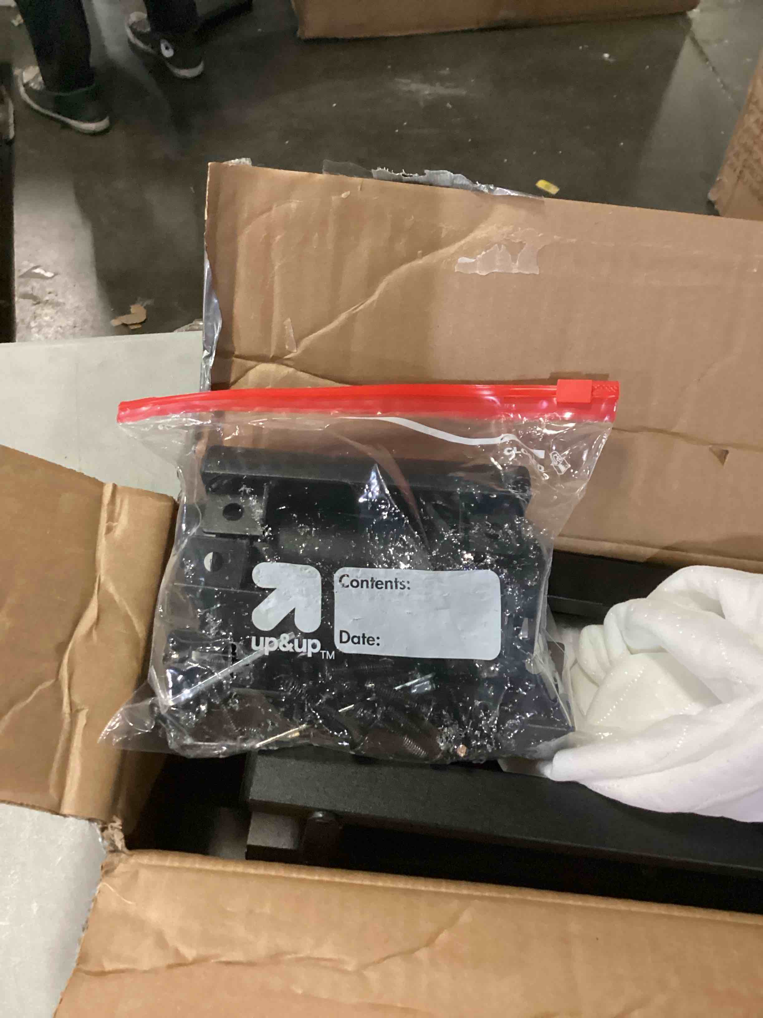 https://s3.amazonaws.com/lotting-images-prod/bidfta/BLU6845506_1729182818231.jpeg