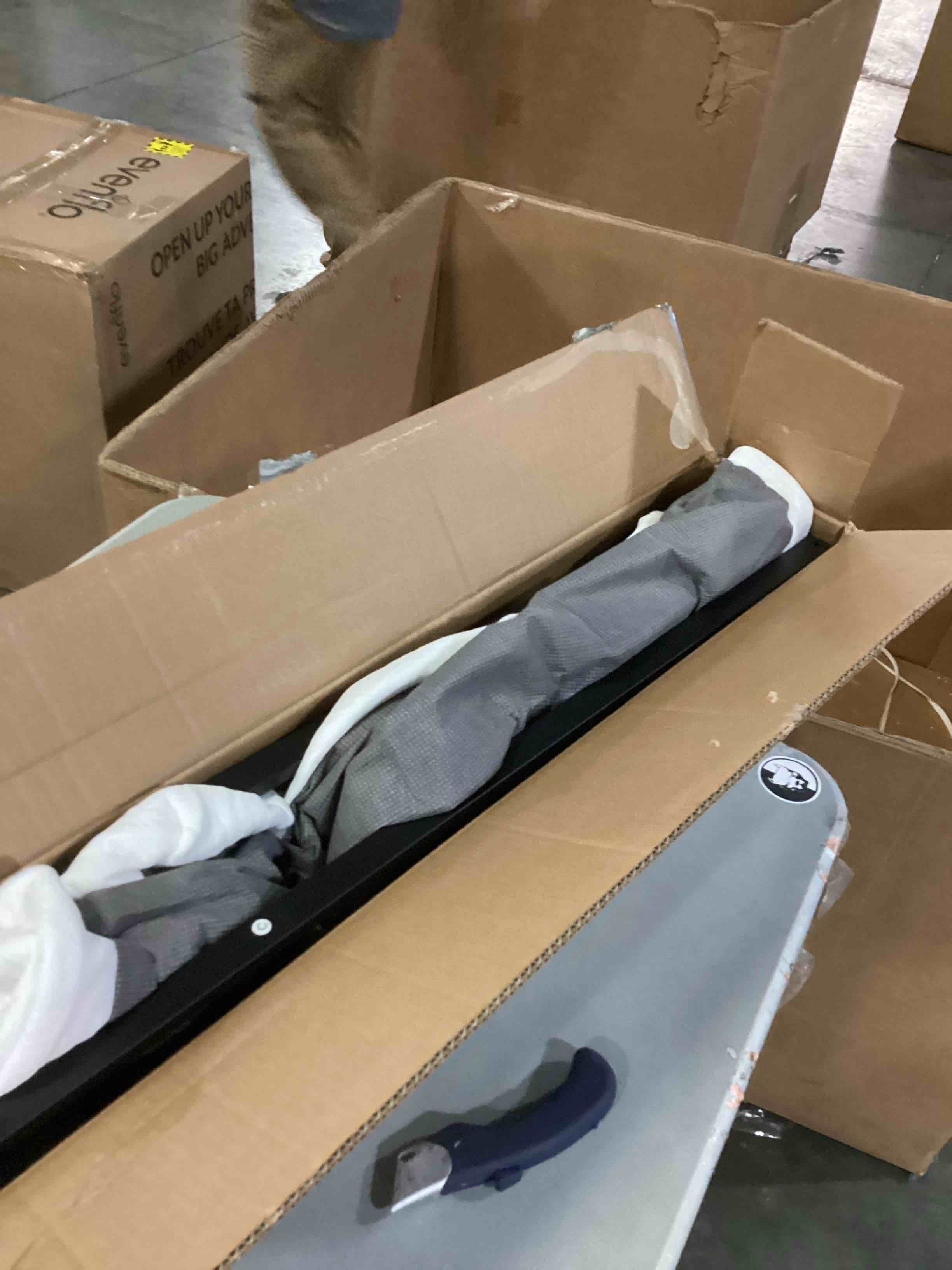 https://s3.amazonaws.com/lotting-images-prod/bidfta/BLU6845506_1729182821310.jpeg