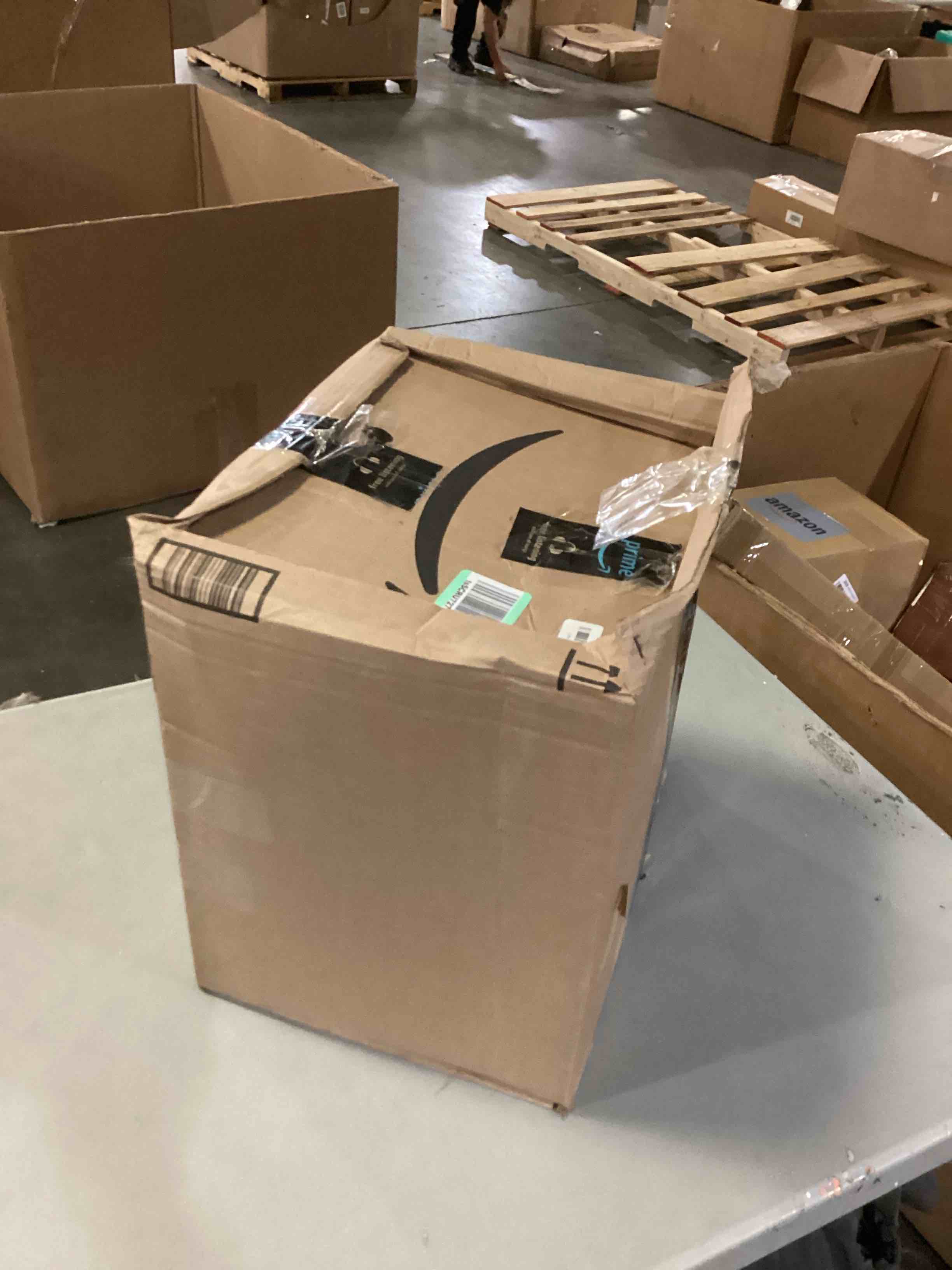 https://s3.amazonaws.com/lotting-images-prod/bidfta/BLU6845542_1729190323539.jpeg