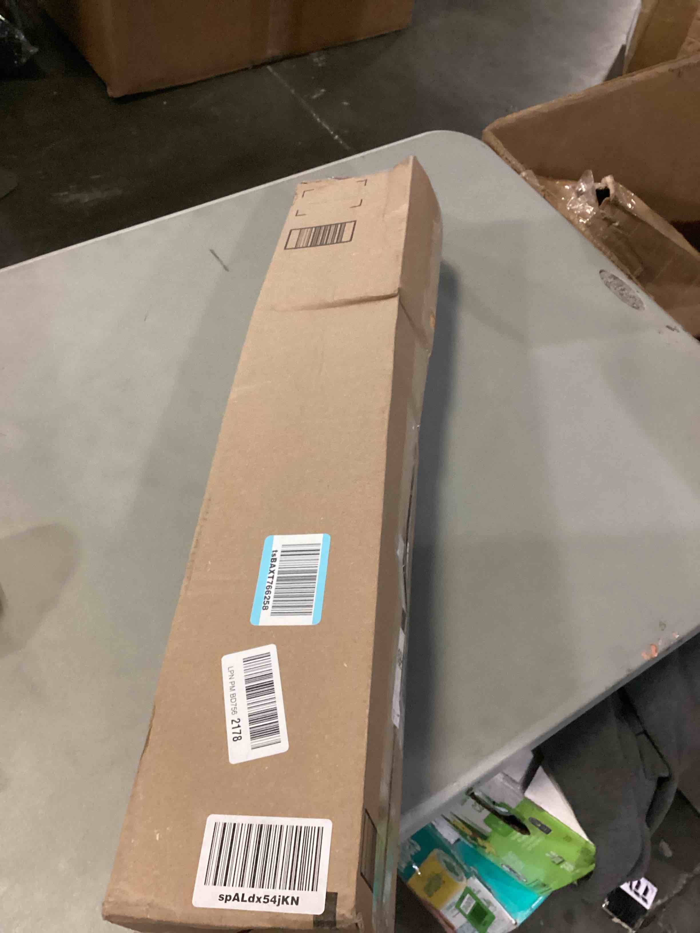 https://s3.amazonaws.com/lotting-images-prod/bidfta/BLU6845739_1729359518813.jpeg