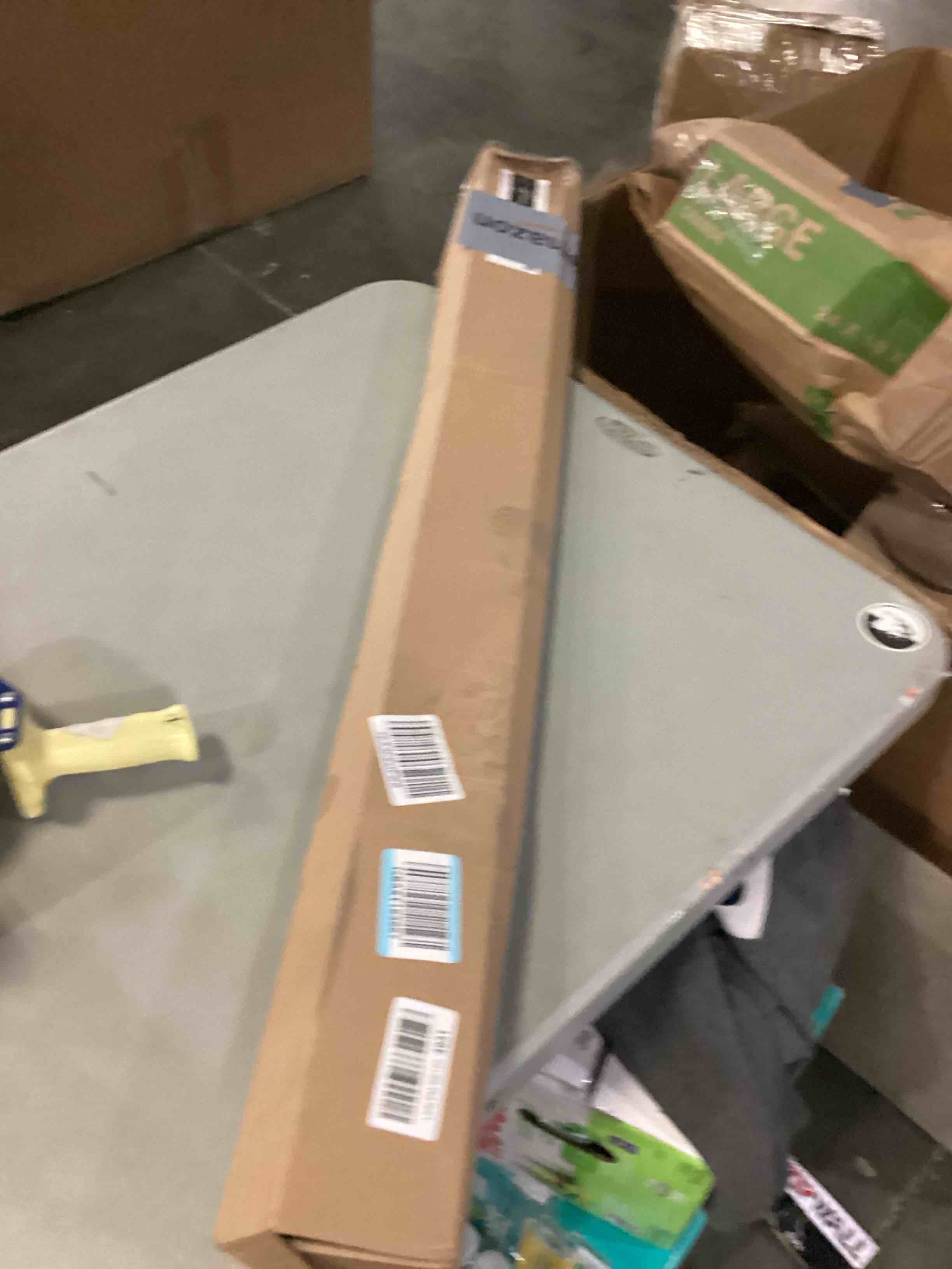 https://s3.amazonaws.com/lotting-images-prod/bidfta/BLU6845742_1729360385564.jpeg