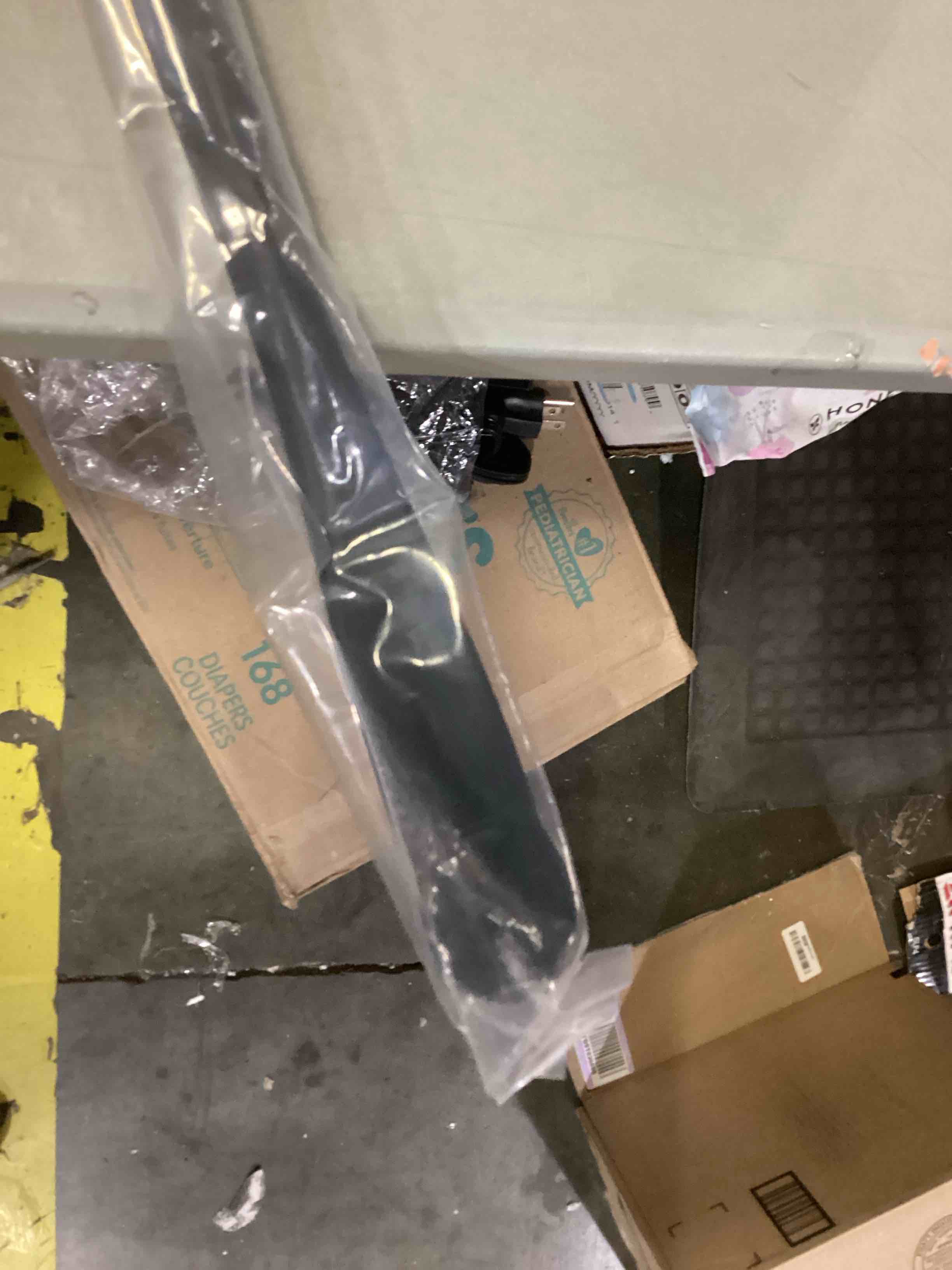 https://s3.amazonaws.com/lotting-images-prod/bidfta/BLU6845973_1729697582341.jpeg