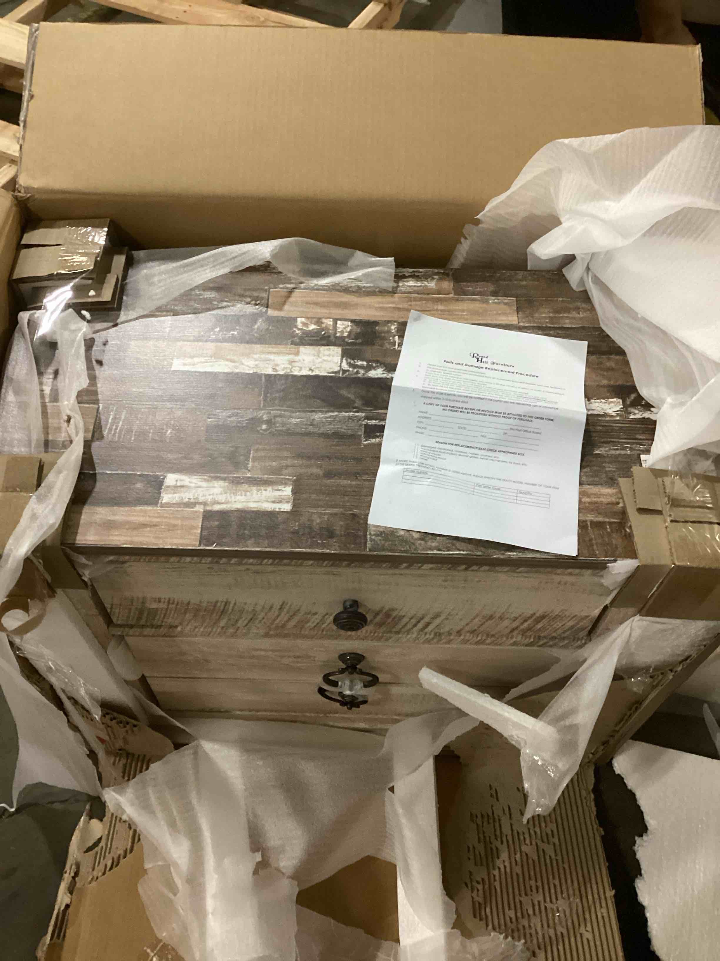 https://s3.amazonaws.com/lotting-images-prod/bidfta/BLU6846178_1729877879649.jpeg
