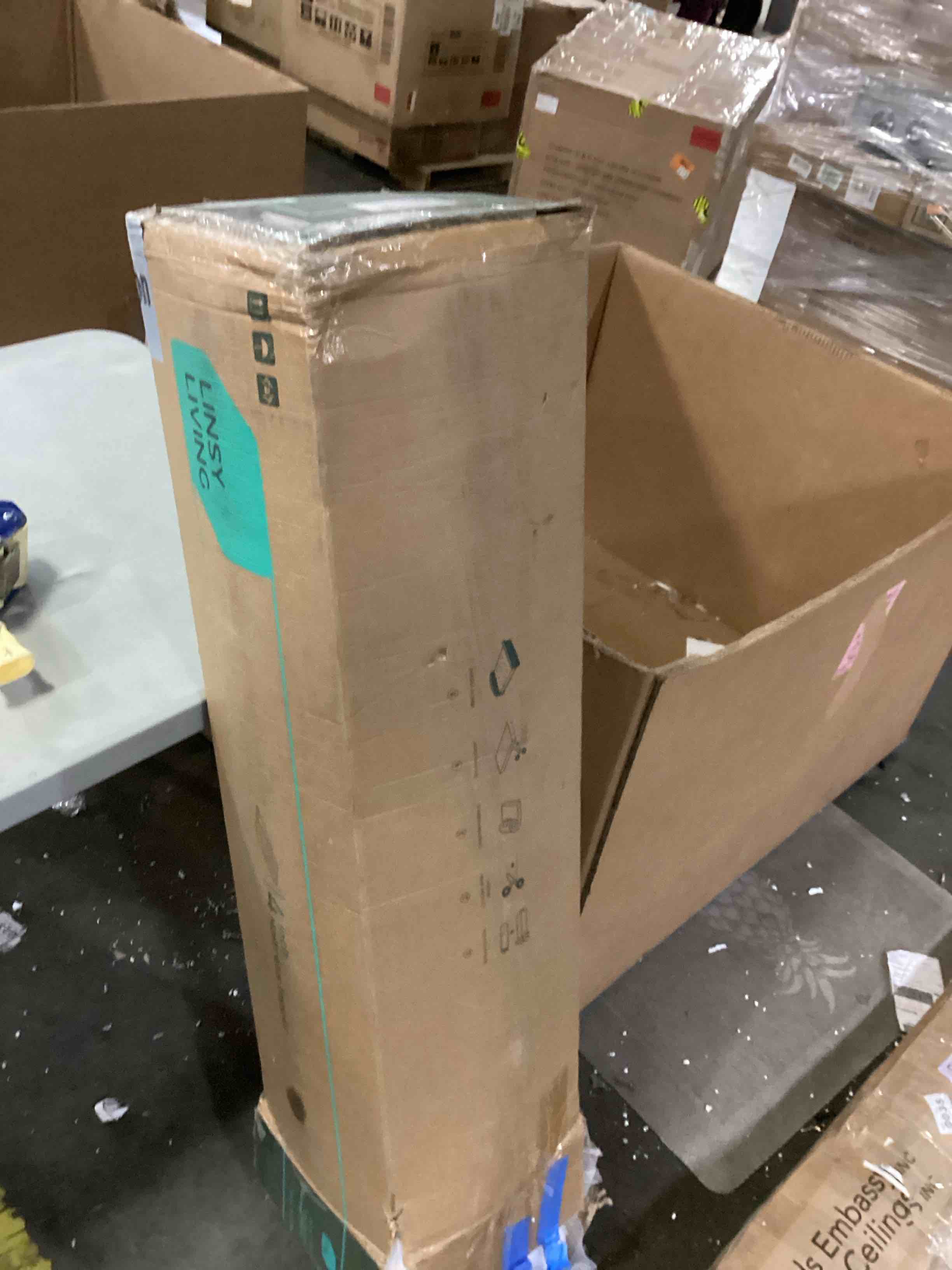 https://s3.amazonaws.com/lotting-images-prod/bidfta/BLU6846199_1730123843981.jpeg