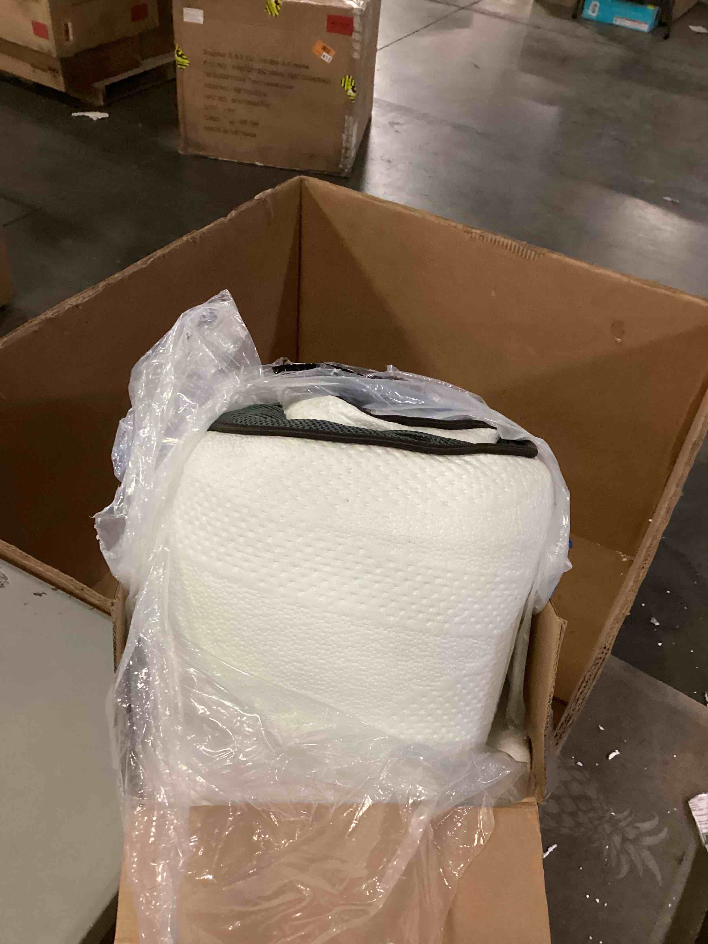 https://s3.amazonaws.com/lotting-images-prod/bidfta/BLU6846199_1730125075469.jpeg