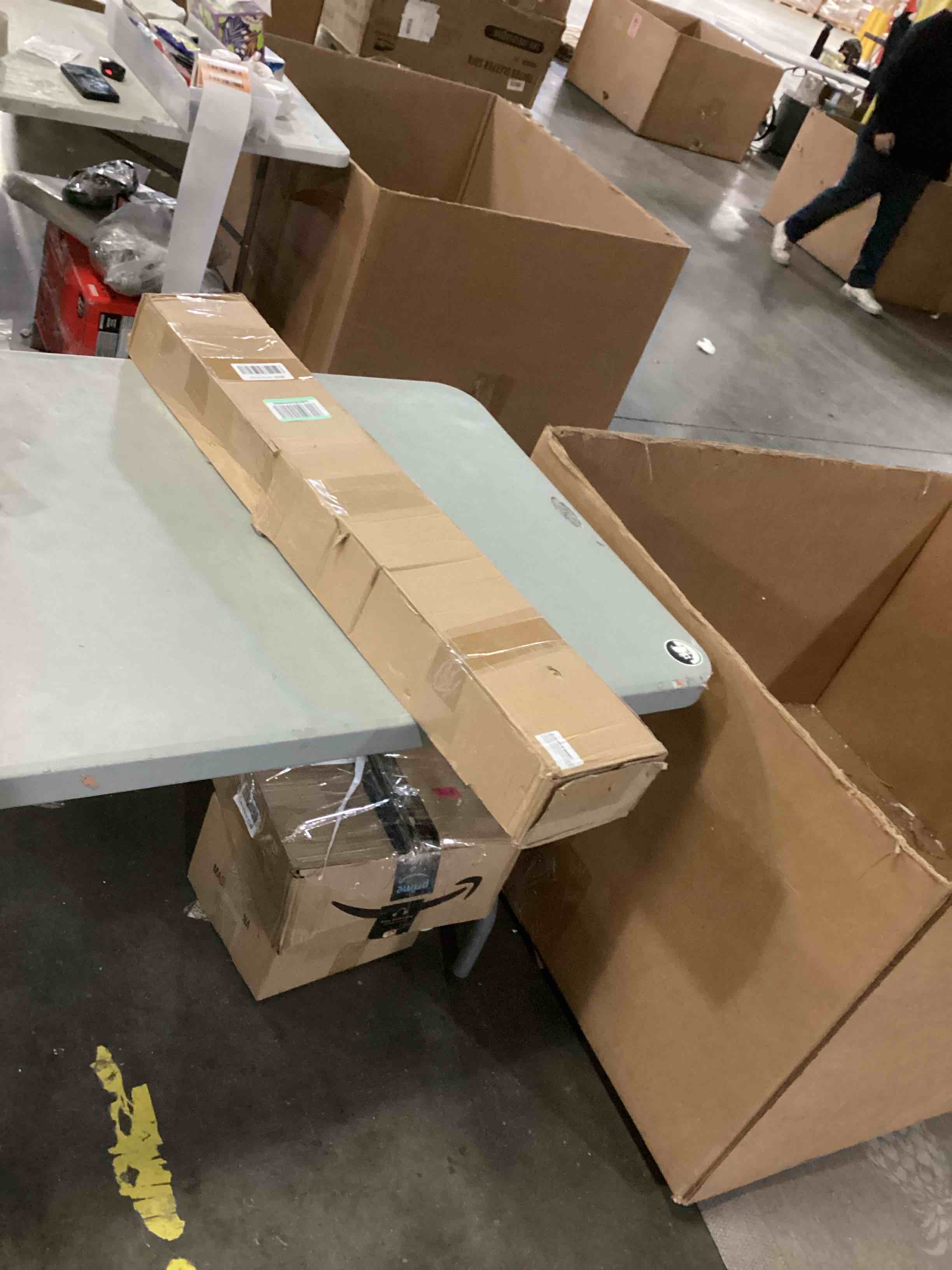 https://s3.amazonaws.com/lotting-images-prod/bidfta/BLU6846207_1730127295693.jpeg