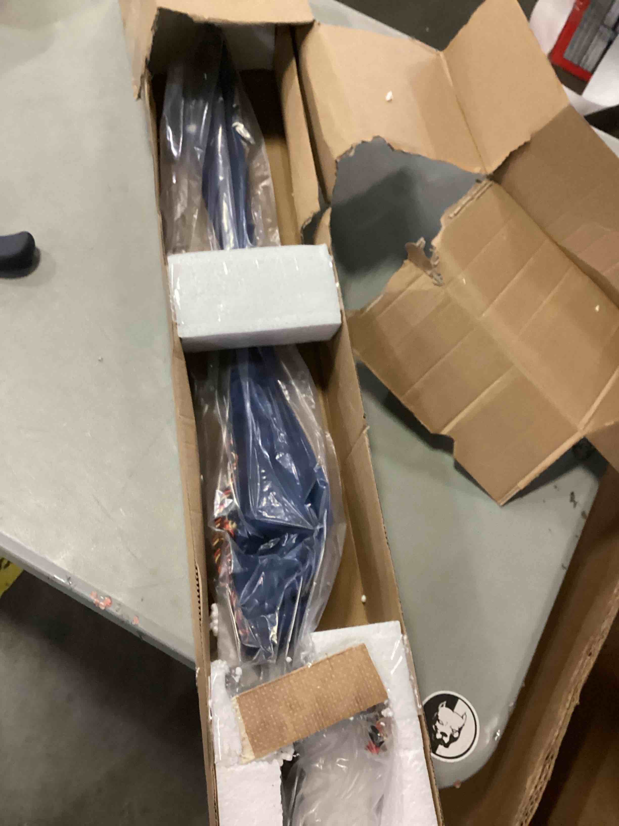 https://s3.amazonaws.com/lotting-images-prod/bidfta/BLU6846207_1730127342878.jpeg