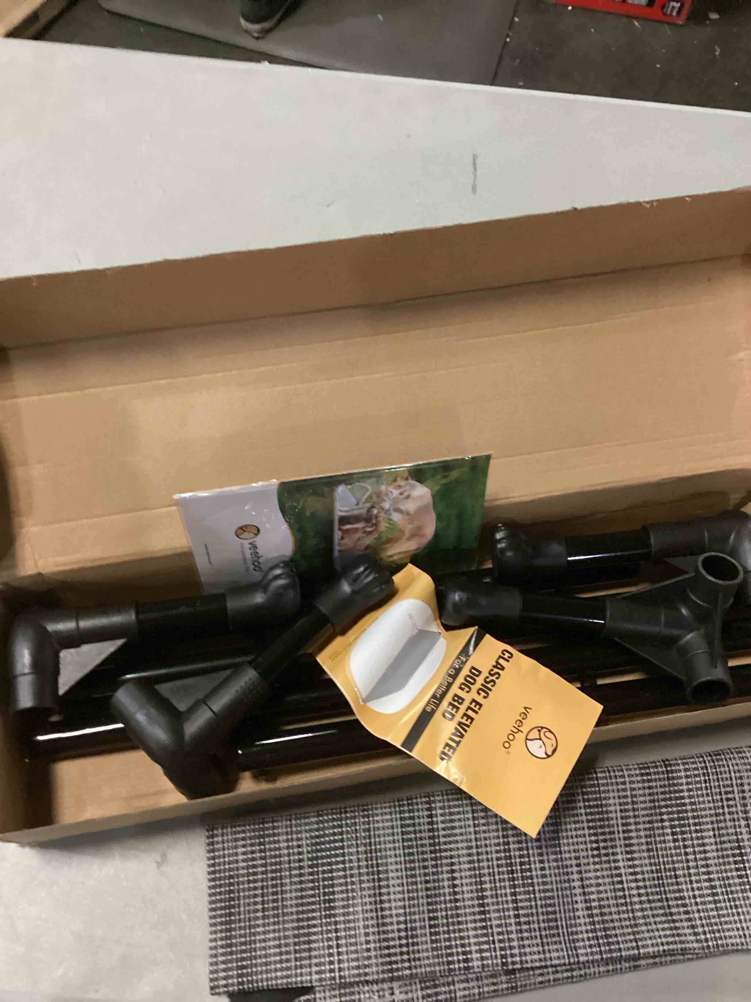 https://s3.amazonaws.com/lotting-images-prod/bidfta/BLU6846211_1730128182522.jpeg
