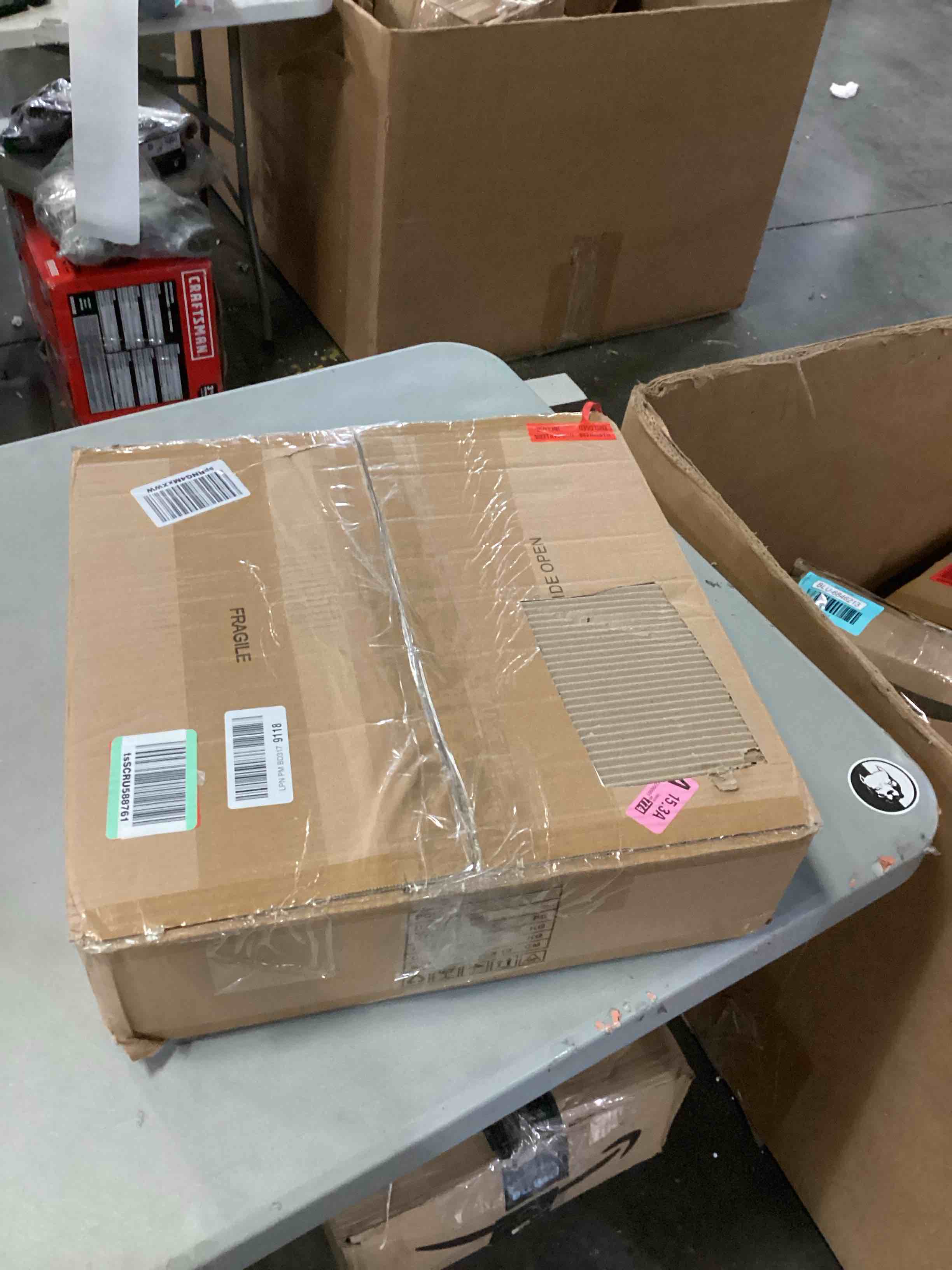 https://s3.amazonaws.com/lotting-images-prod/bidfta/BLU6846215_1730128834638.jpeg