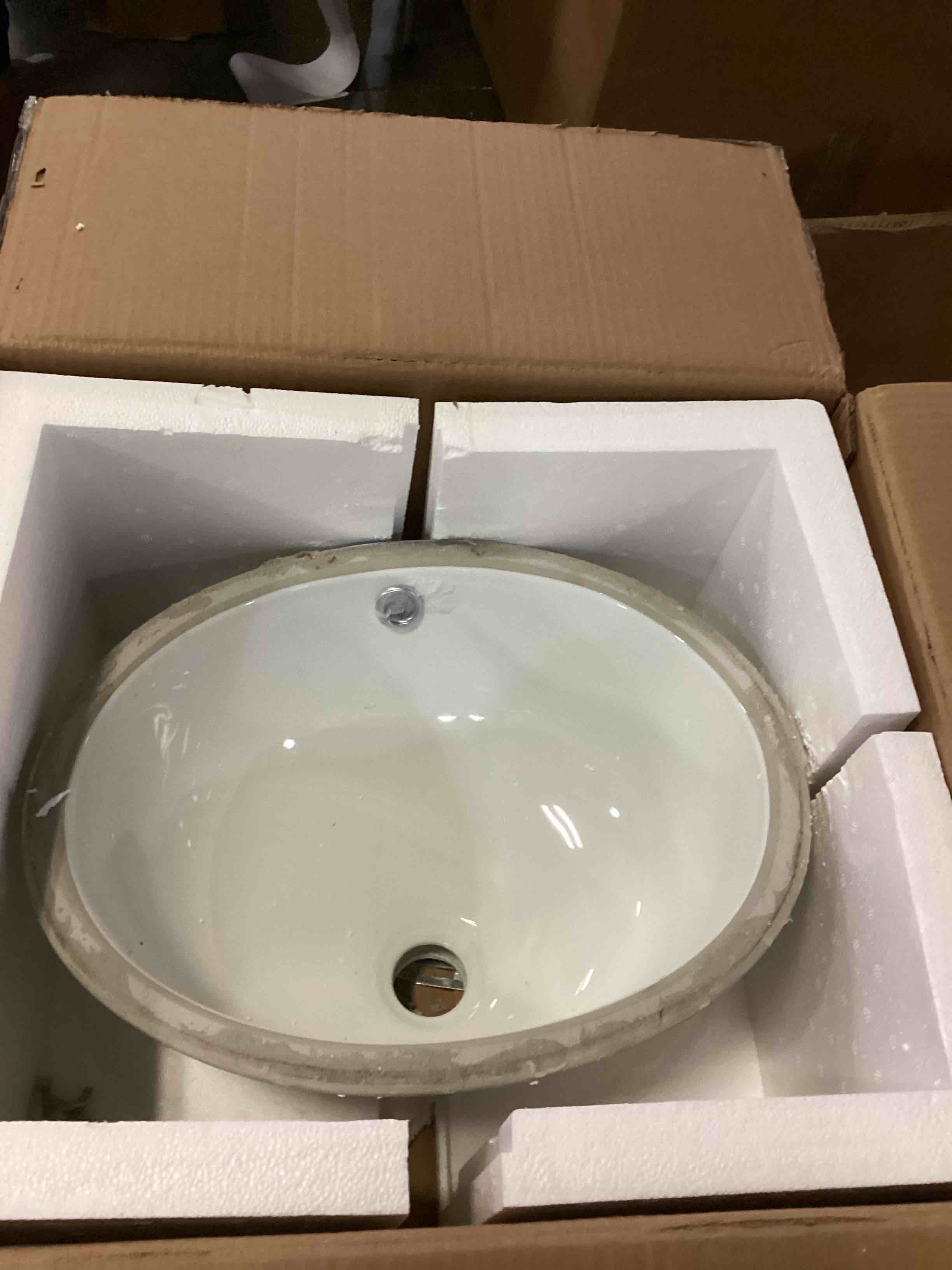 https://s3.amazonaws.com/lotting-images-prod/bidfta/BLU6846287_1730202970218.jpeg