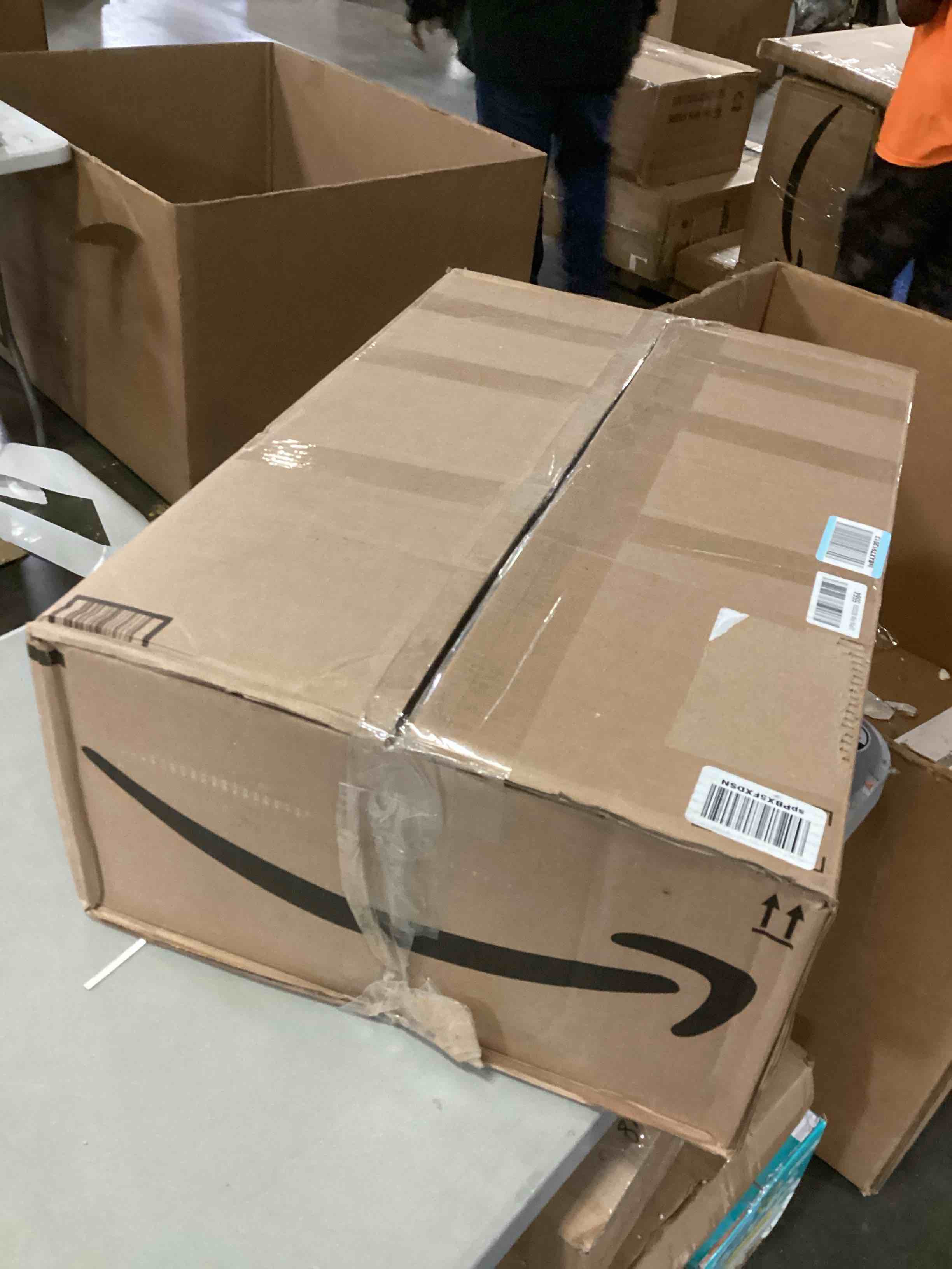 https://s3.amazonaws.com/lotting-images-prod/bidfta/BLU6846309_1730207144561.jpeg