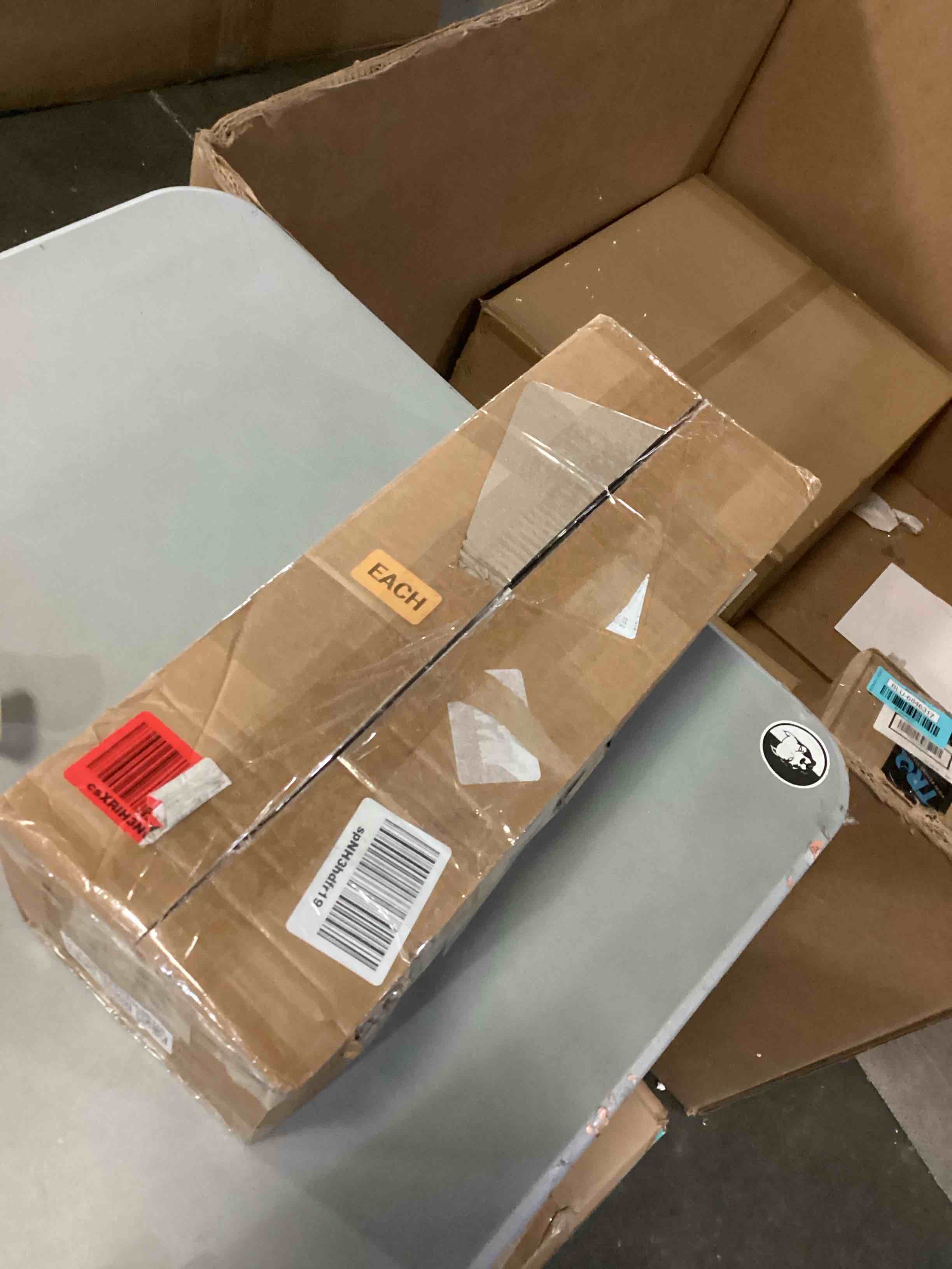https://s3.amazonaws.com/lotting-images-prod/bidfta/BLU6846318_1730208649186.jpeg