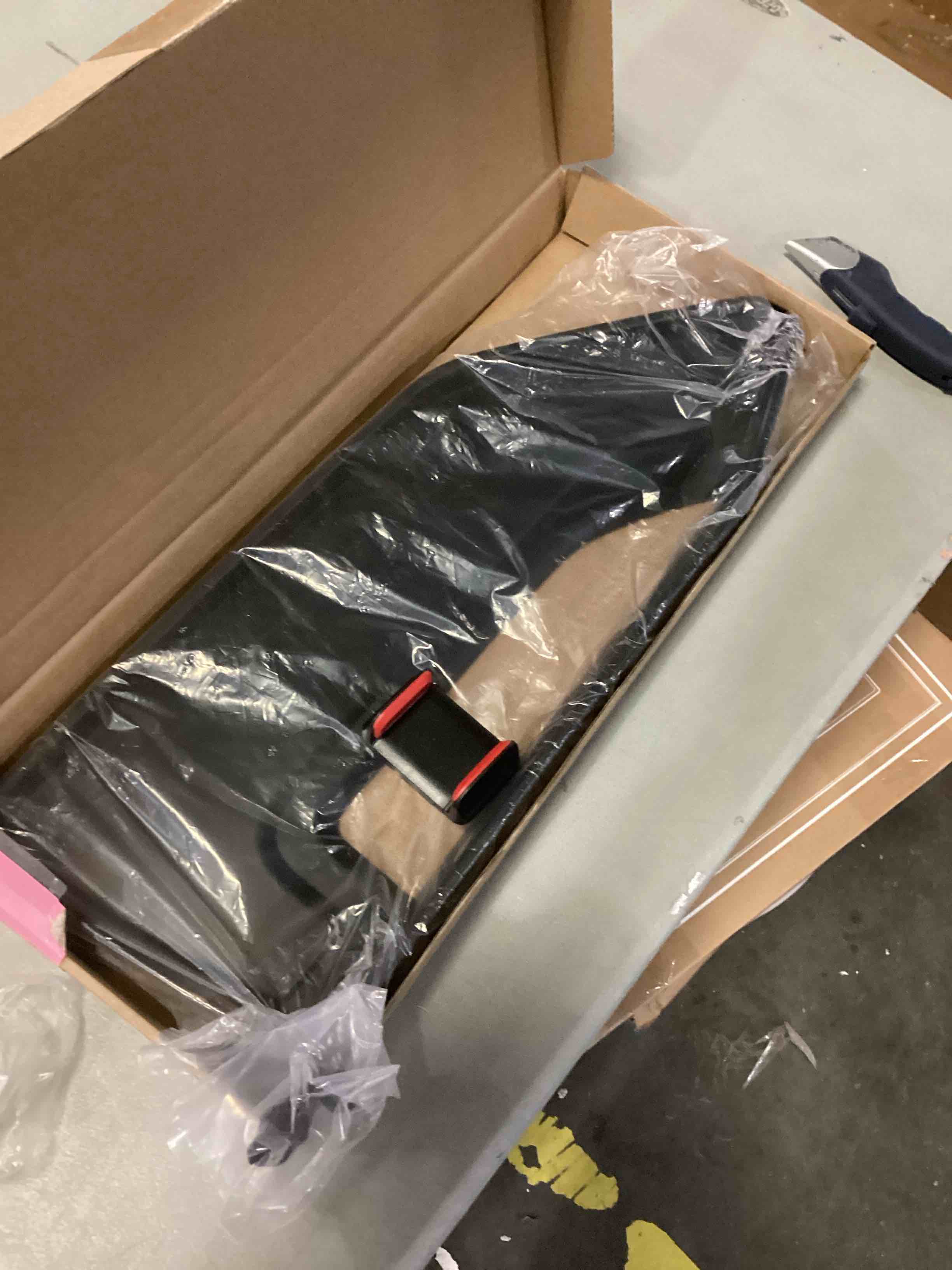 https://s3.amazonaws.com/lotting-images-prod/bidfta/BLU6846323_1730209723853.jpeg