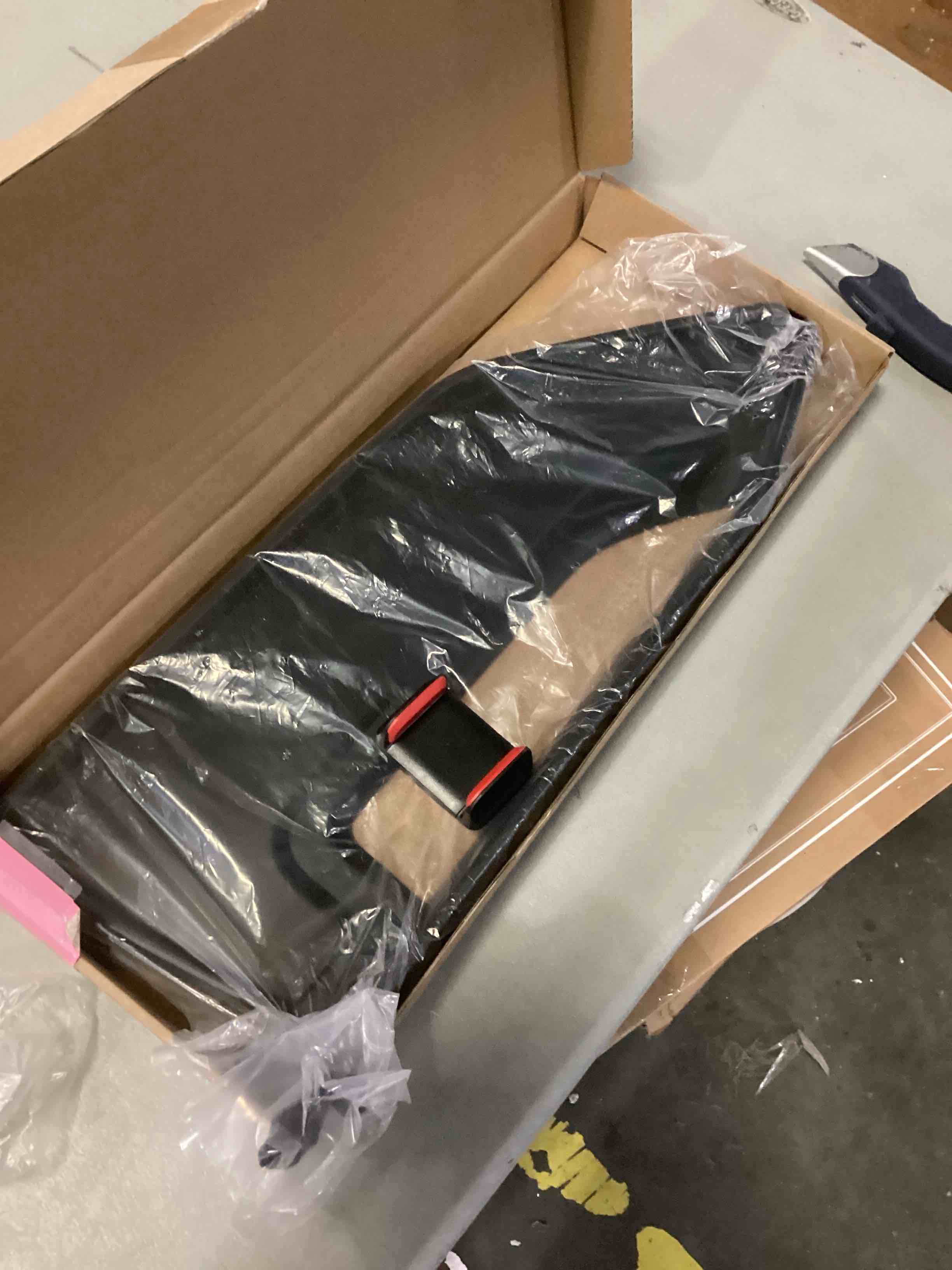 https://s3.amazonaws.com/lotting-images-prod/bidfta/BLU6846323_1730209724943.jpeg