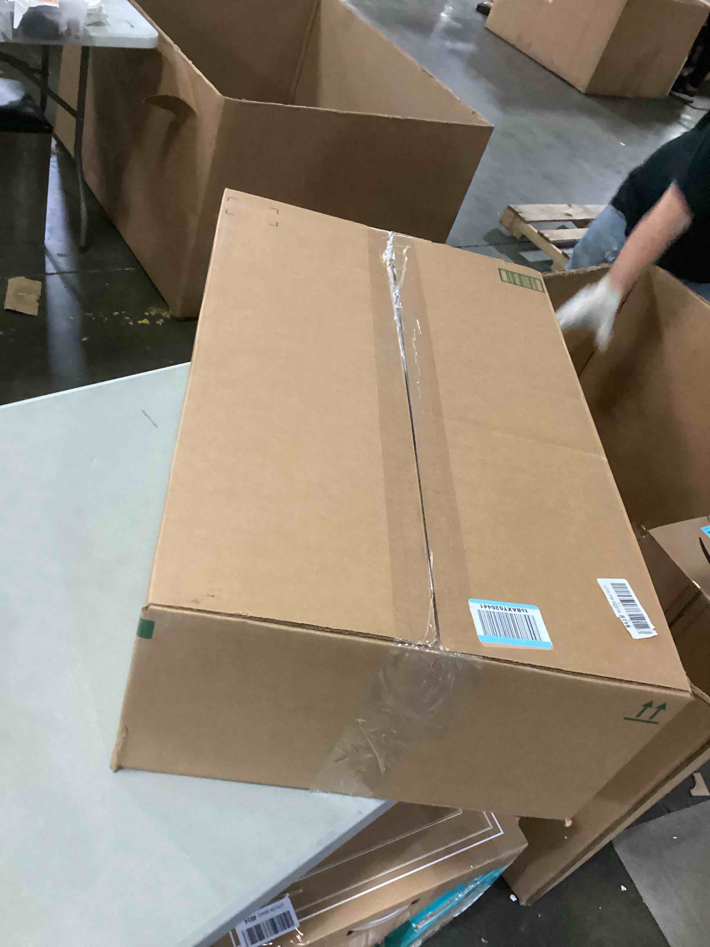 https://s3.amazonaws.com/lotting-images-prod/bidfta/BLU6846327_1730211606537.jpeg