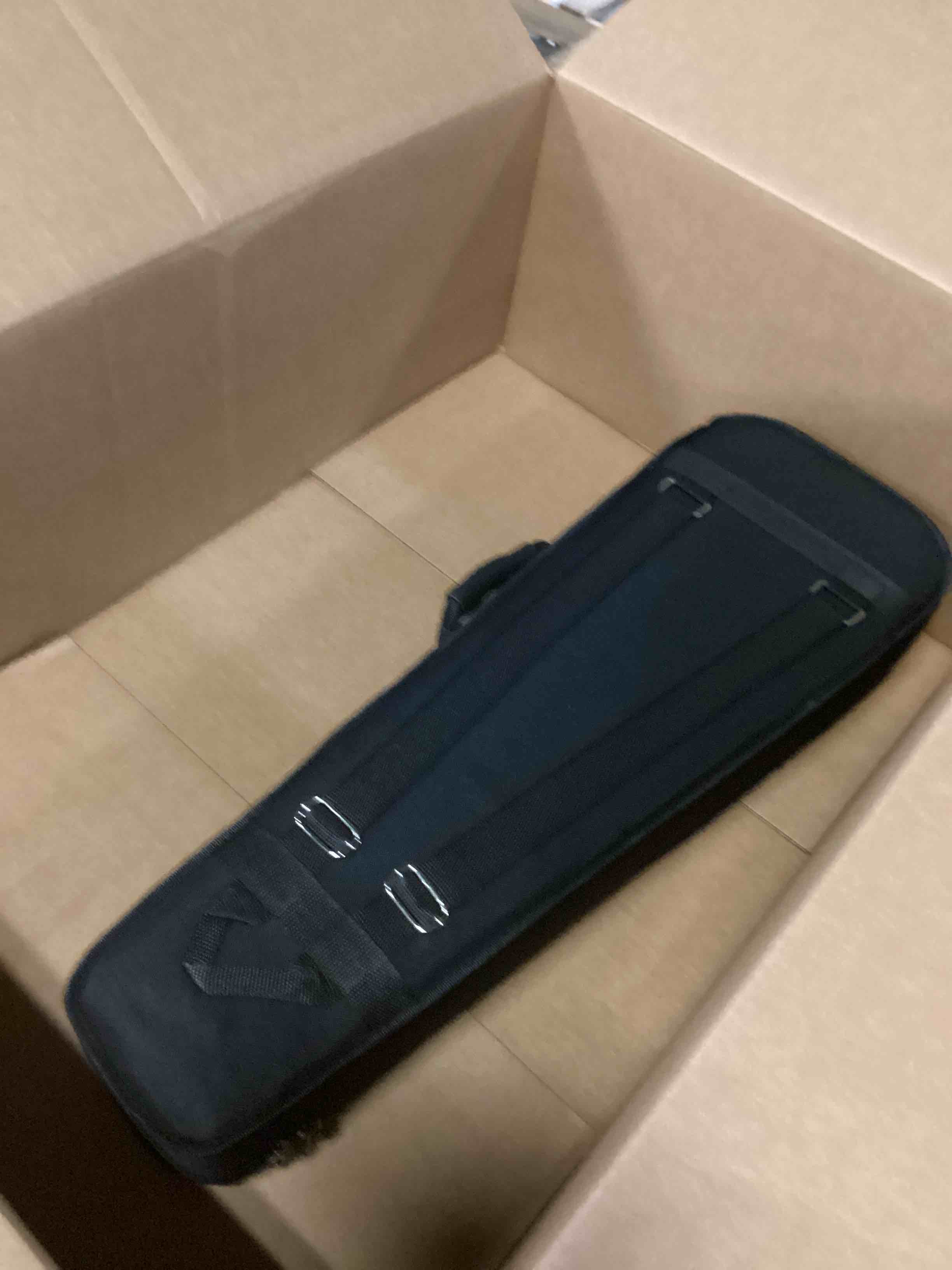https://s3.amazonaws.com/lotting-images-prod/bidfta/BLU6846327_1730211631422.jpeg