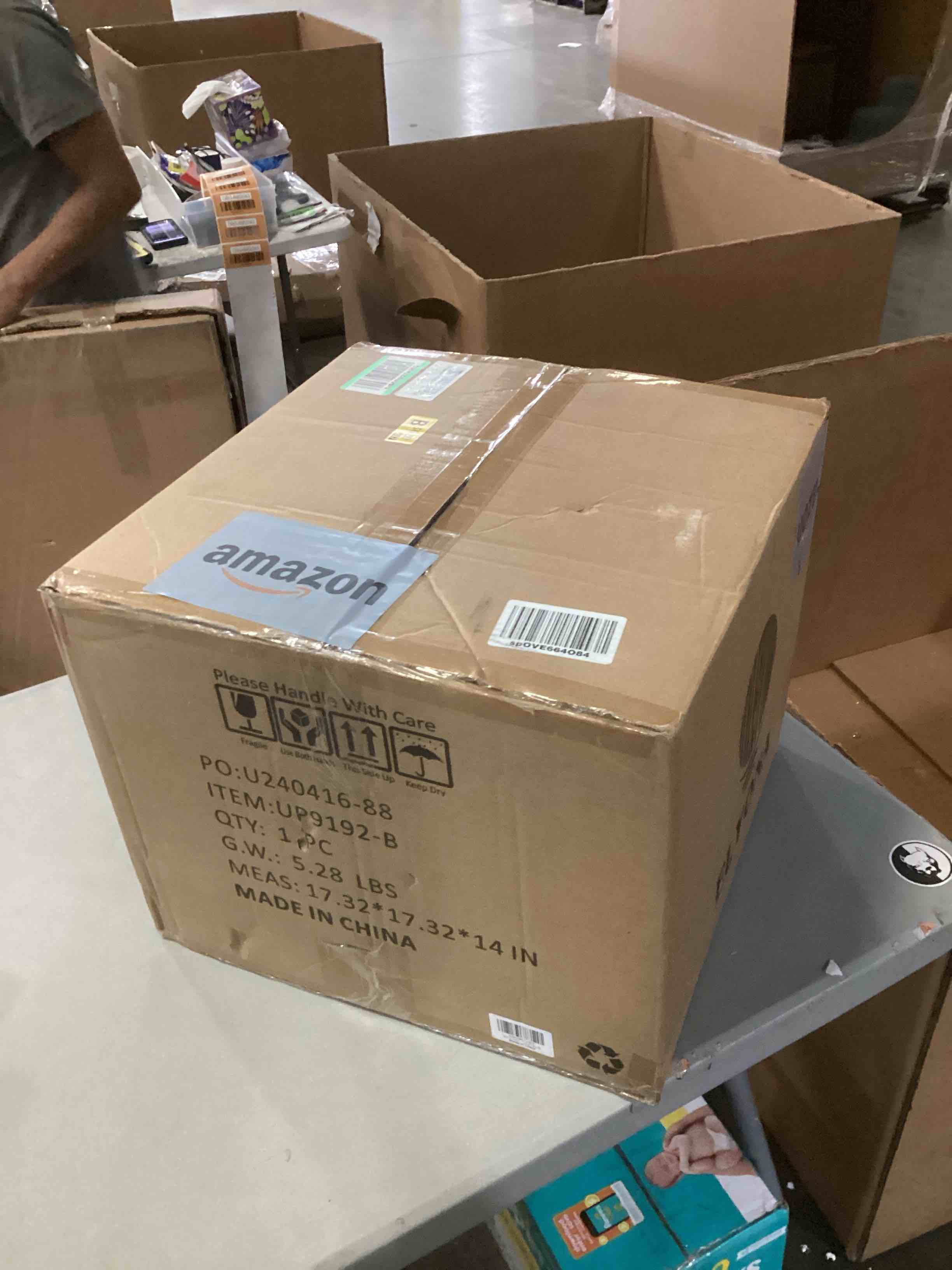 https://s3.amazonaws.com/lotting-images-prod/bidfta/BLU6846403_1730228030441.jpeg