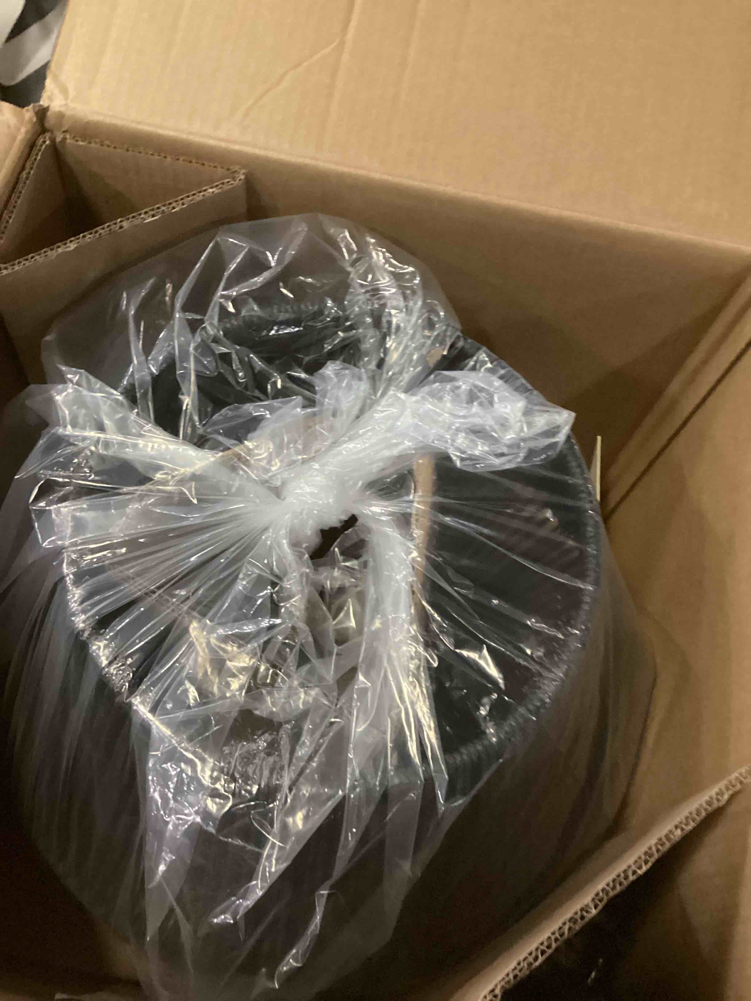 https://s3.amazonaws.com/lotting-images-prod/bidfta/BLU6846403_1730228046112.jpeg