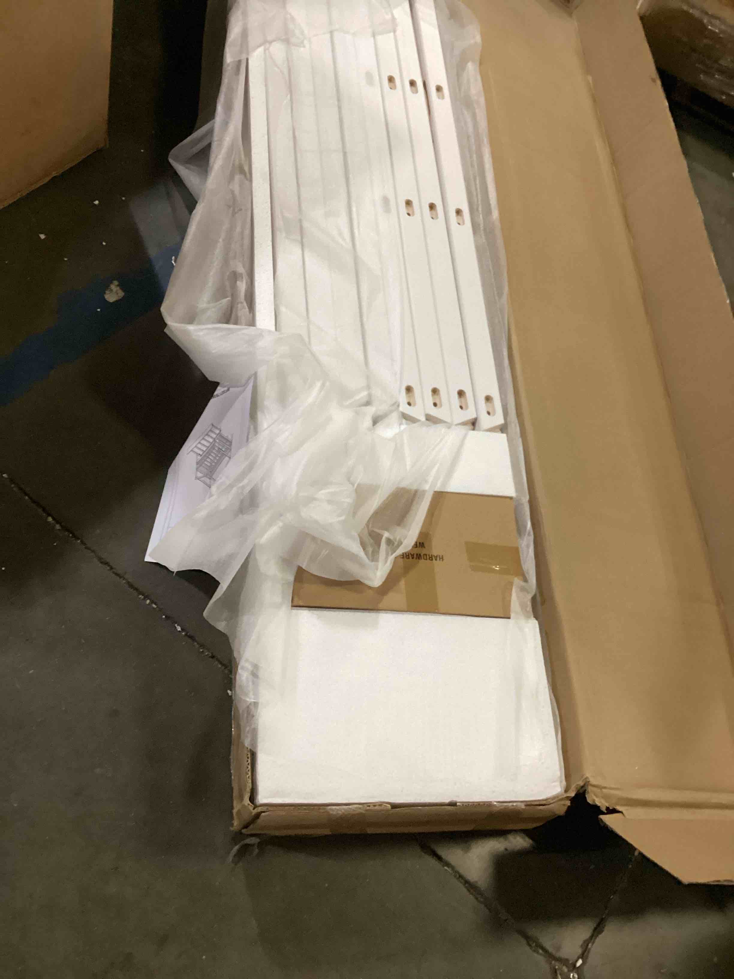 https://s3.amazonaws.com/lotting-images-prod/bidfta/BLU6846417_1730287469603.jpeg