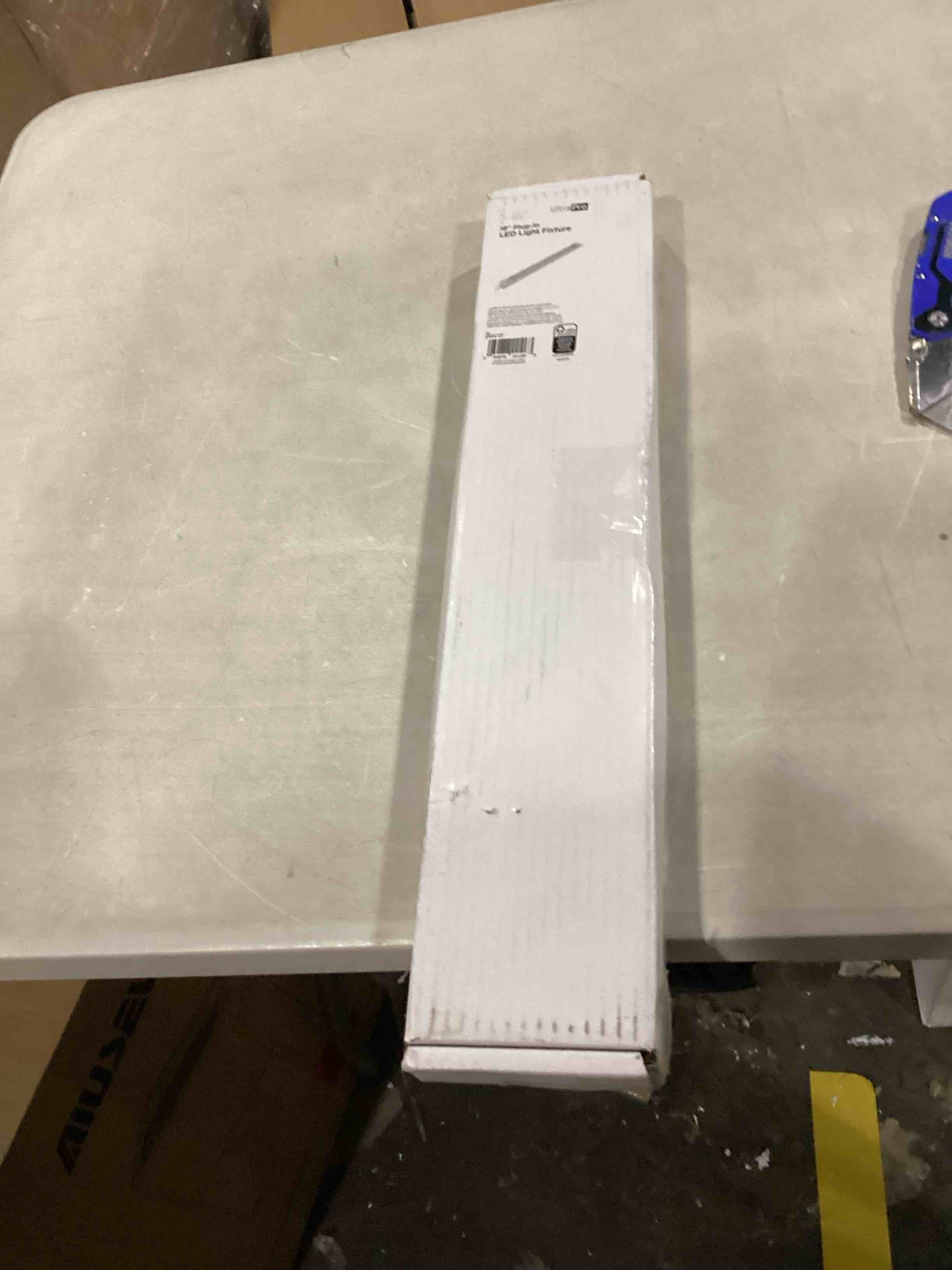 UltraPro 18 inch Plugin Linkable Under Lights, High/Low/Off