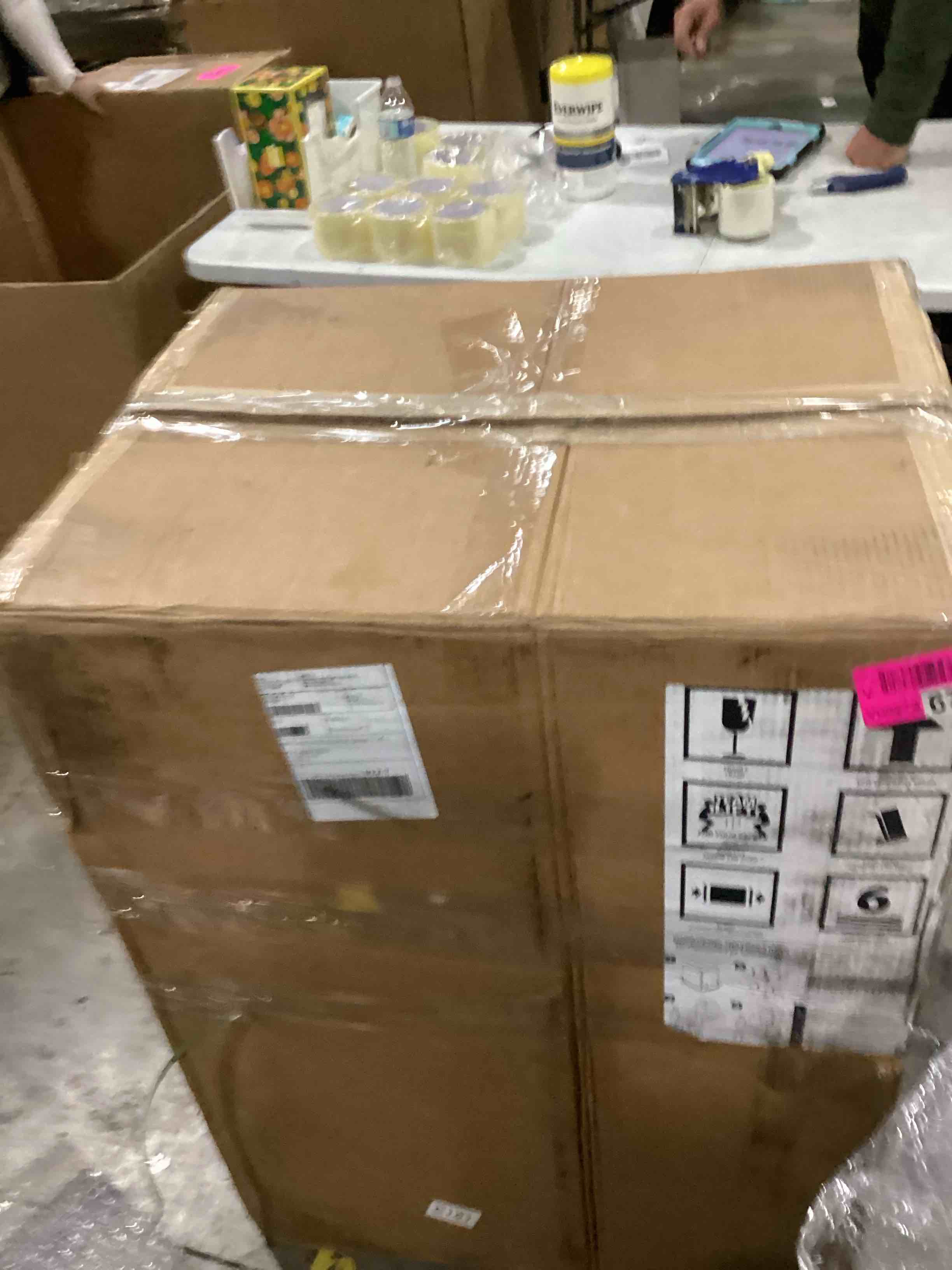 https://s3.amazonaws.com/lotting-images-prod/bidfta/BLU6847350_1729014686066.jpeg