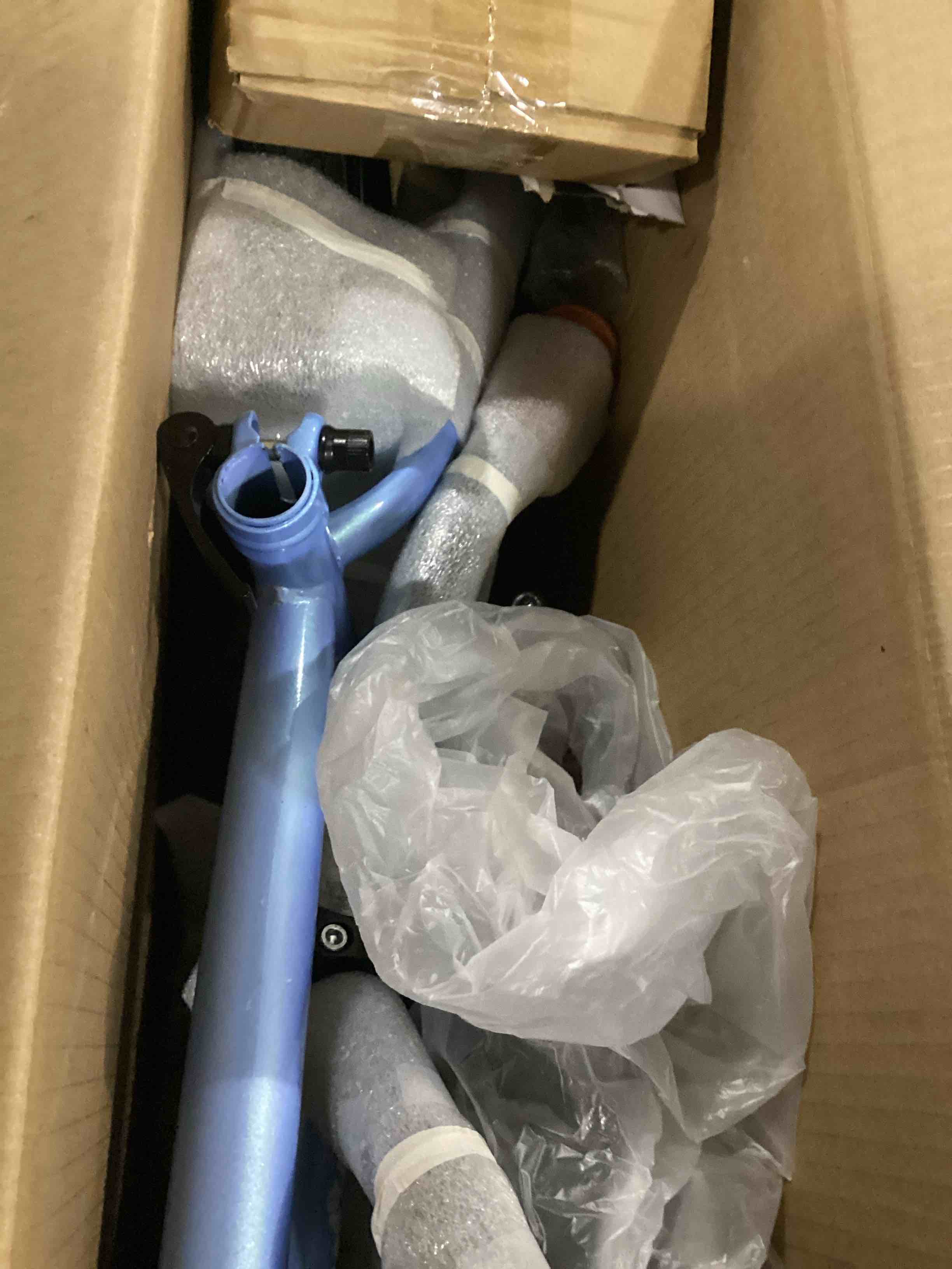 https://s3.amazonaws.com/lotting-images-prod/bidfta/BLU6847508_1729173297384.jpeg