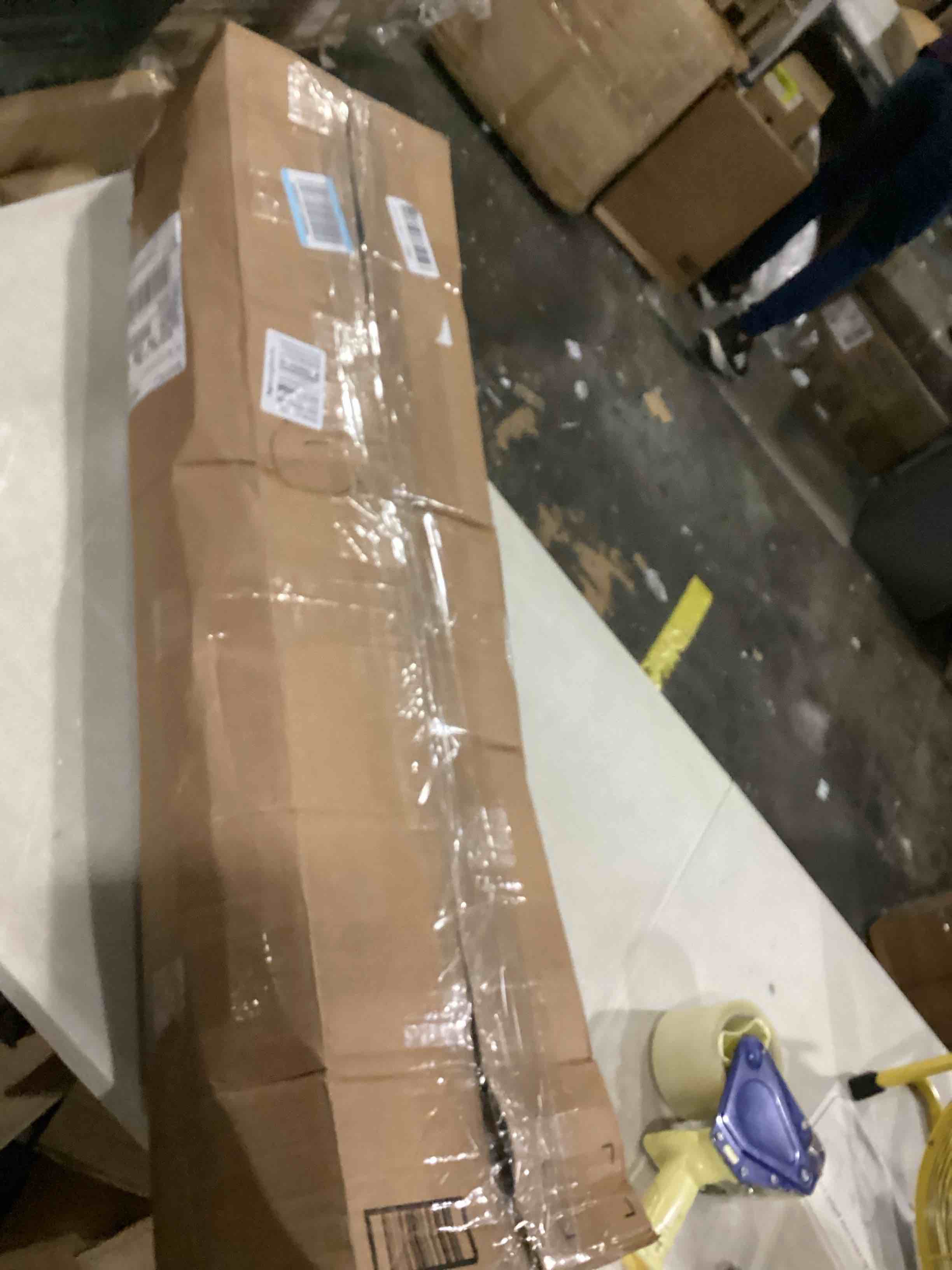 https://s3.amazonaws.com/lotting-images-prod/bidfta/BLU6847535_1729186149702.jpeg