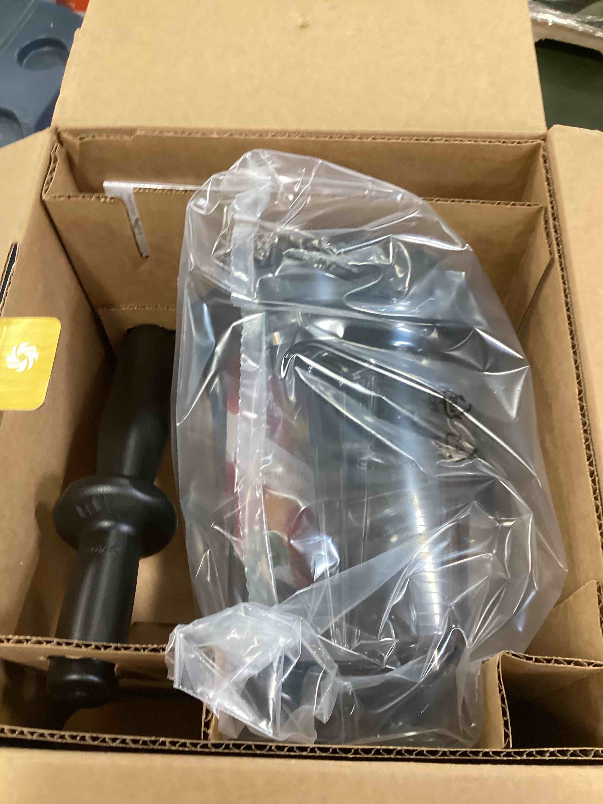 https://s3.amazonaws.com/lotting-images-prod/bidfta/BLU6849066_1722970645488.jpeg