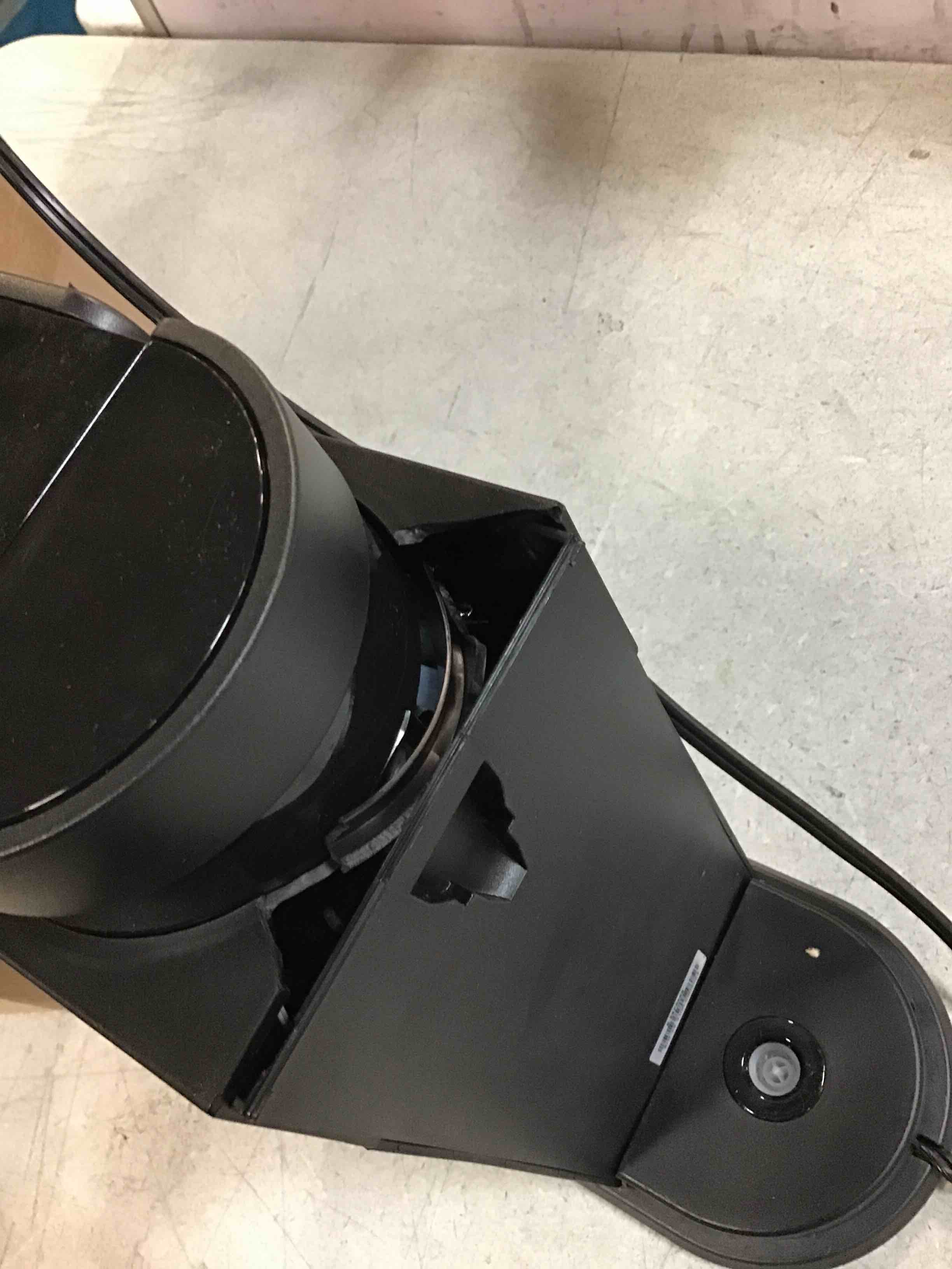 https://s3.amazonaws.com/lotting-images-prod/bidfta/BLU6849785_1721789815221.jpeg