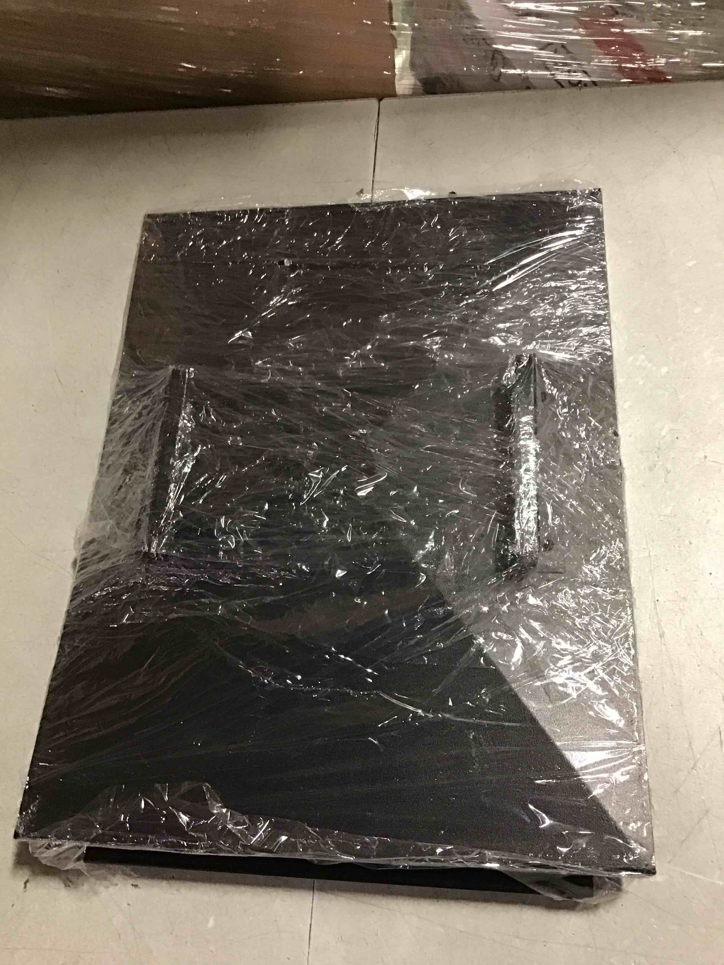 https://s3.amazonaws.com/lotting-images-prod/bidfta/BLU6850347_1722041671649.jpeg