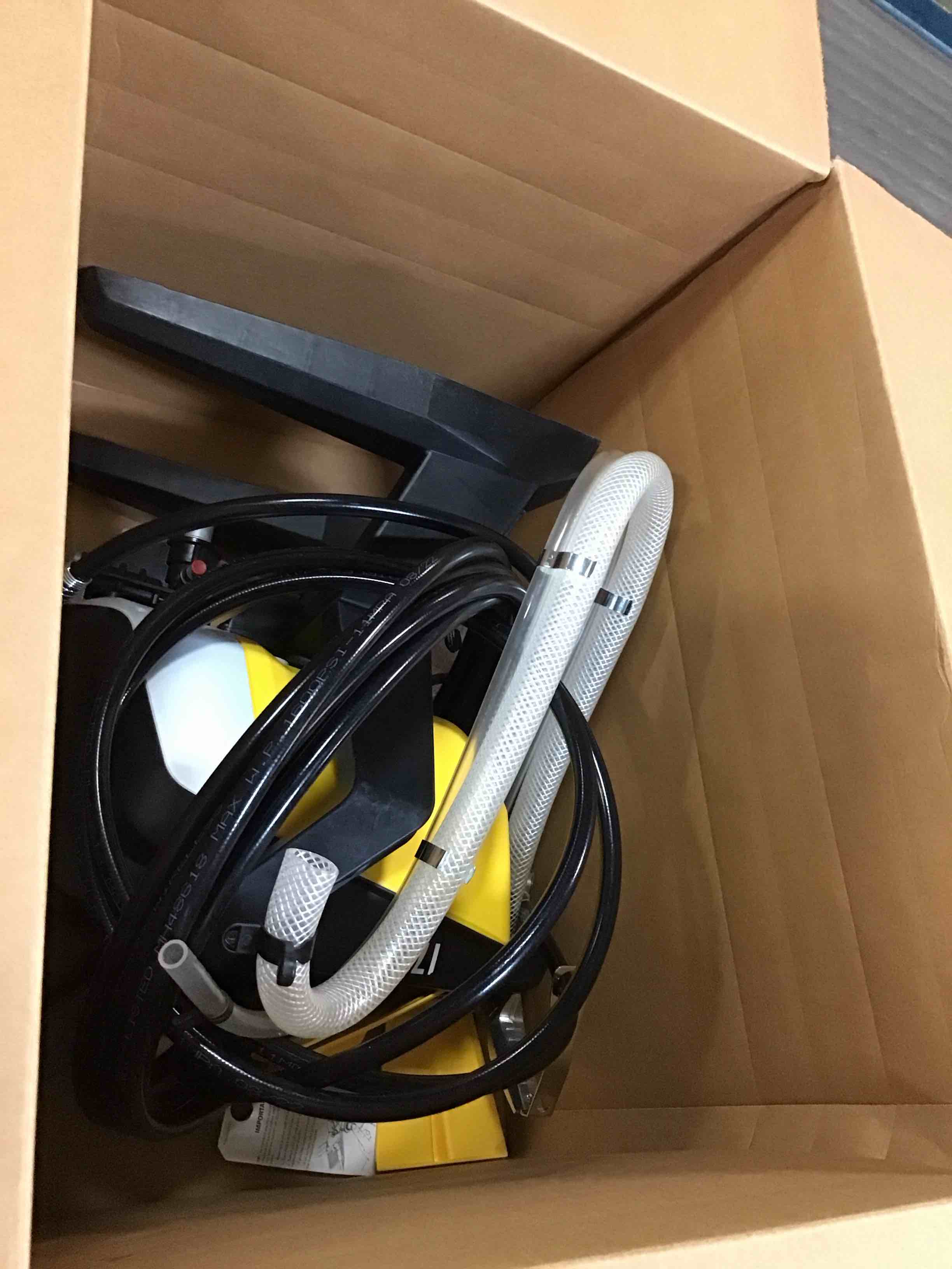 https://s3.amazonaws.com/lotting-images-prod/bidfta/BLU6850882_1722402705567.jpeg