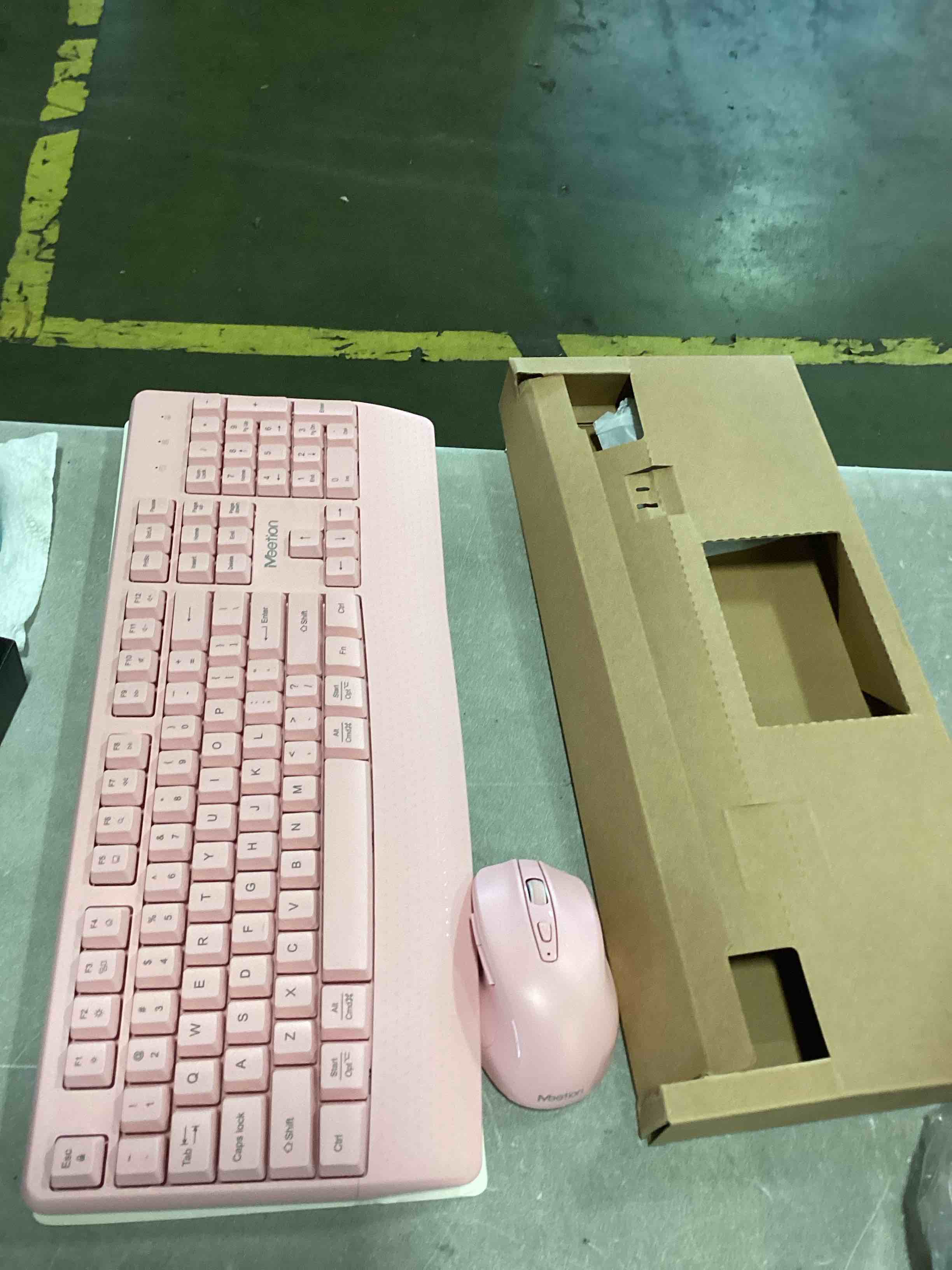 https://s3.amazonaws.com/lotting-images-prod/bidfta/BLU6851554_1722262907204.jpeg