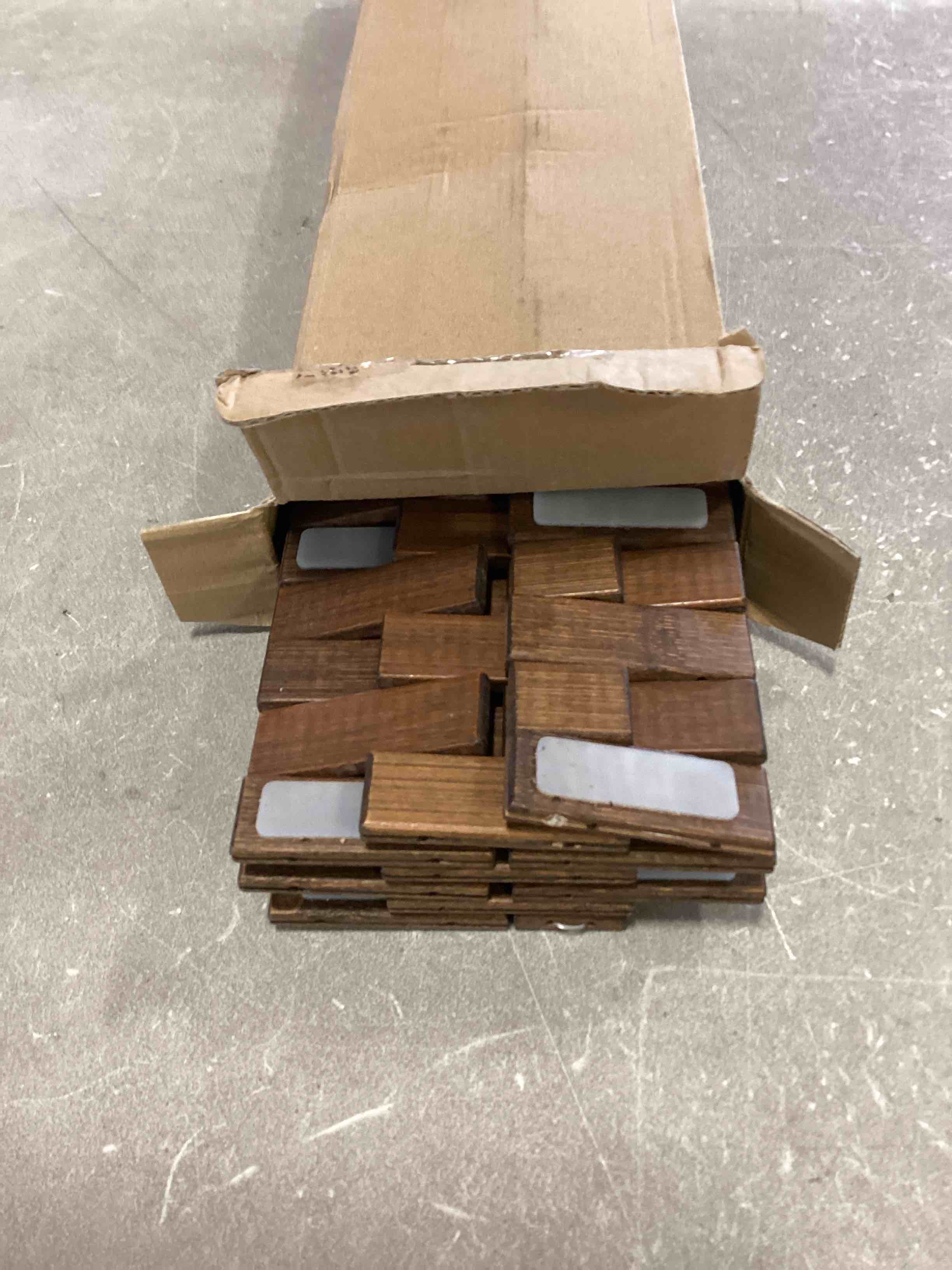 https://s3.amazonaws.com/lotting-images-prod/bidfta/BLU6851569_1722264291630.jpeg