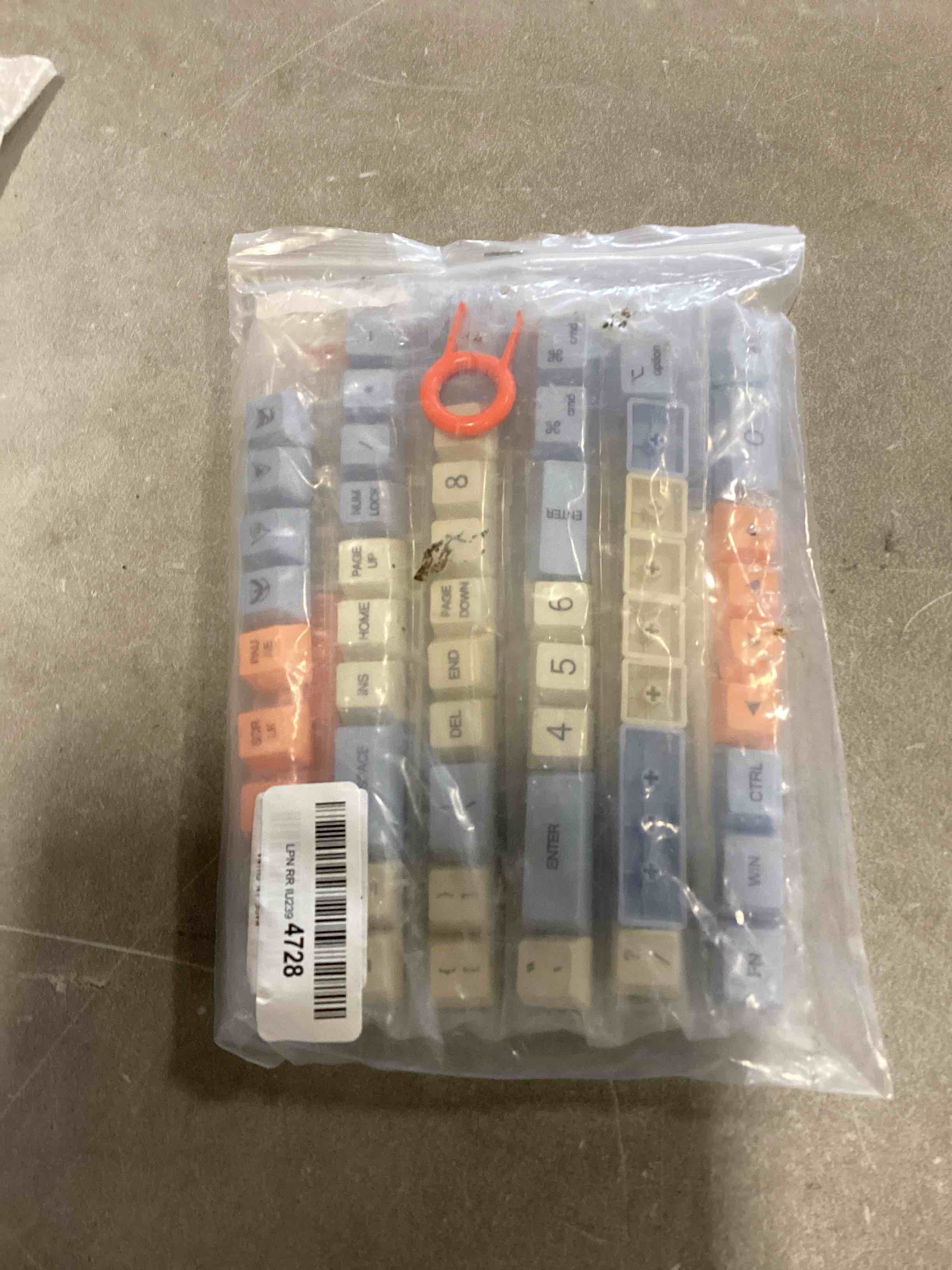 https://s3.amazonaws.com/lotting-images-prod/bidfta/BLU6851619_1722272302648.jpeg