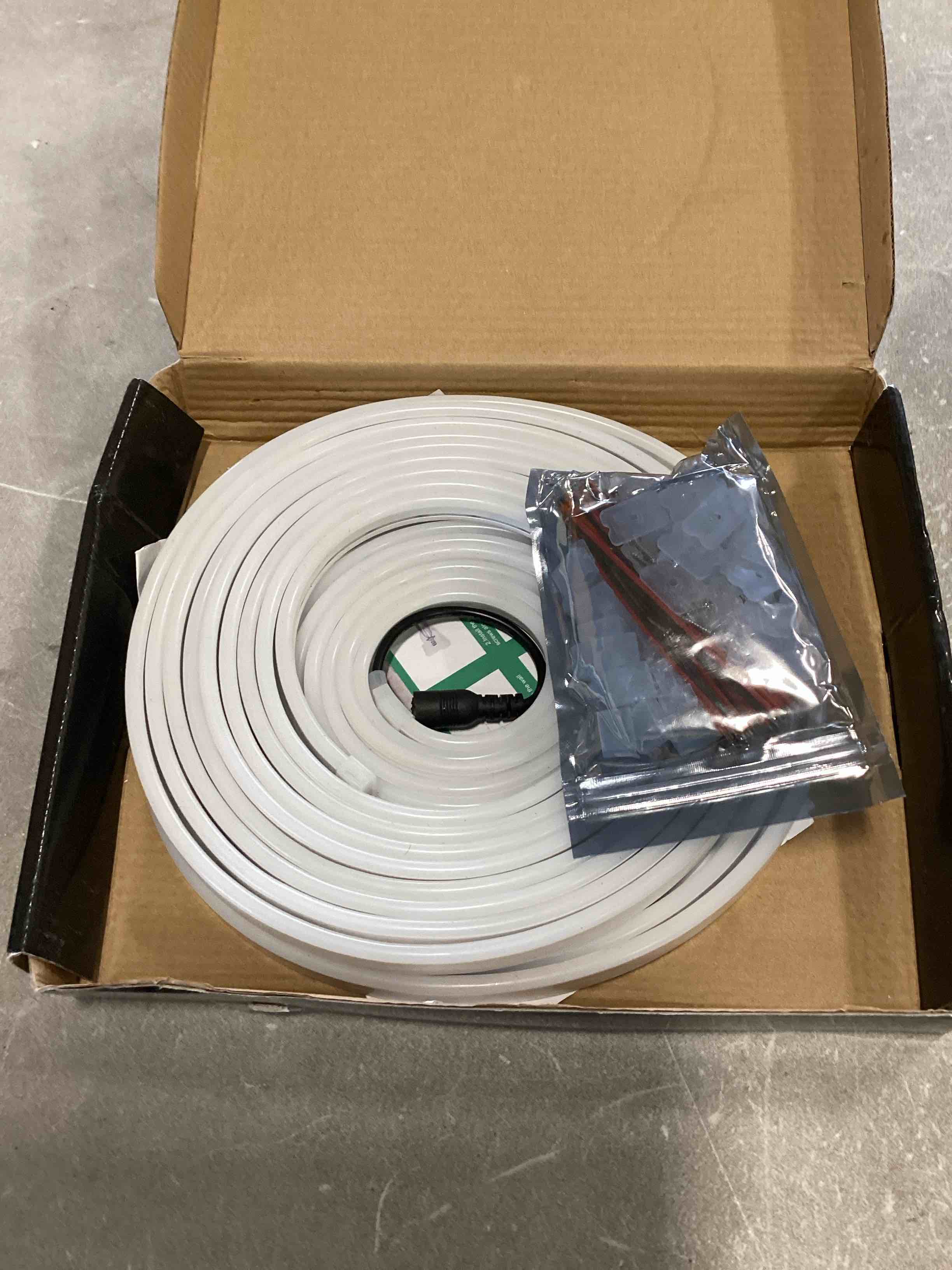https://s3.amazonaws.com/lotting-images-prod/bidfta/BLU6851629_1722273228117.jpeg