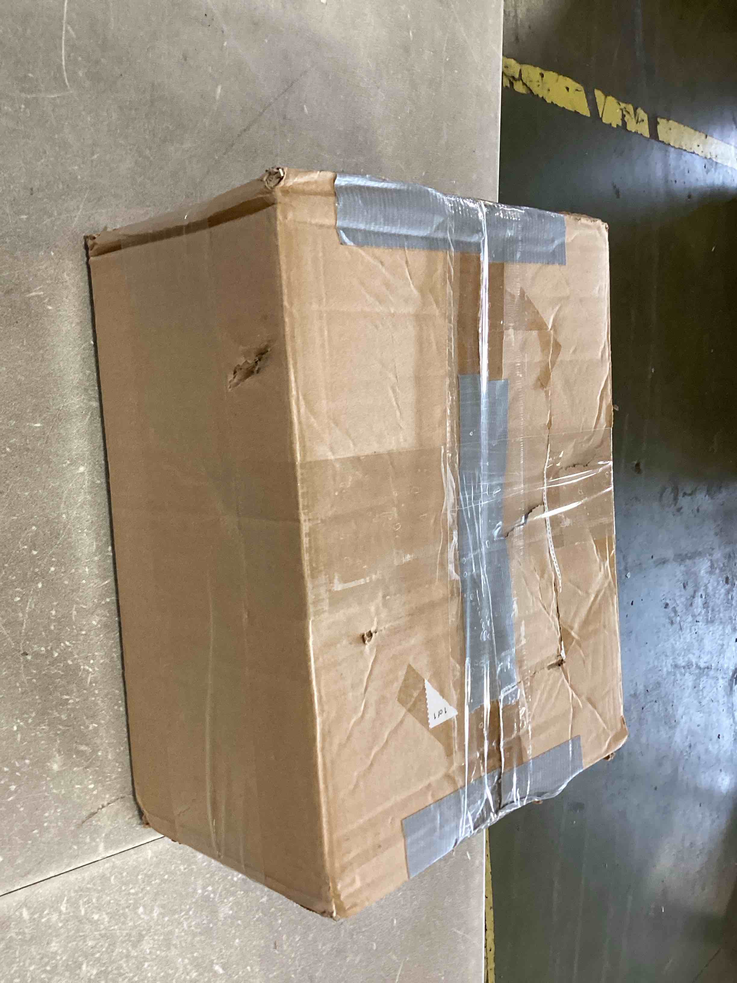 https://s3.amazonaws.com/lotting-images-prod/bidfta/BLU6851644_1722275066360.jpeg