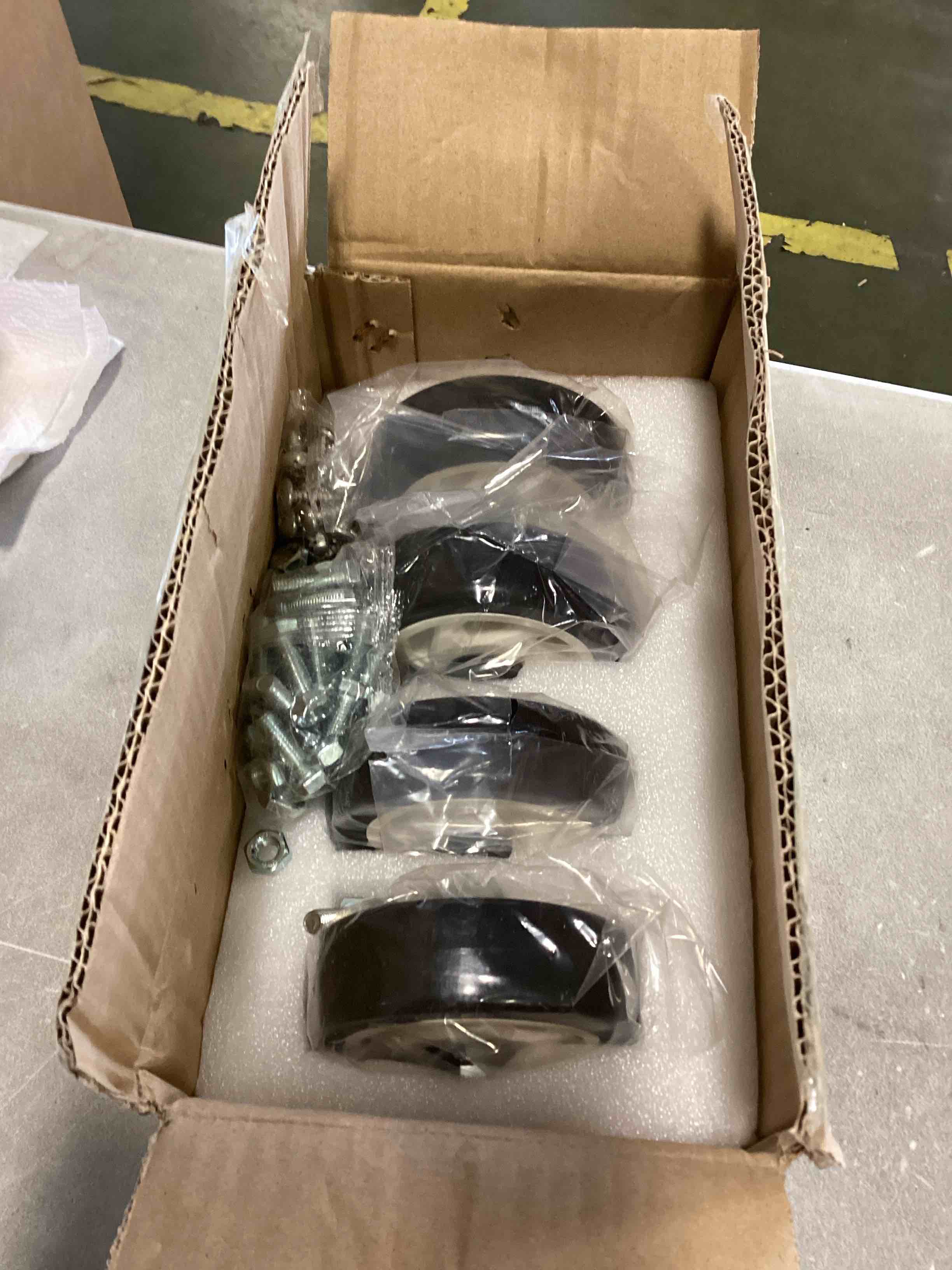 https://s3.amazonaws.com/lotting-images-prod/bidfta/BLU6851668_1722280007325.jpeg