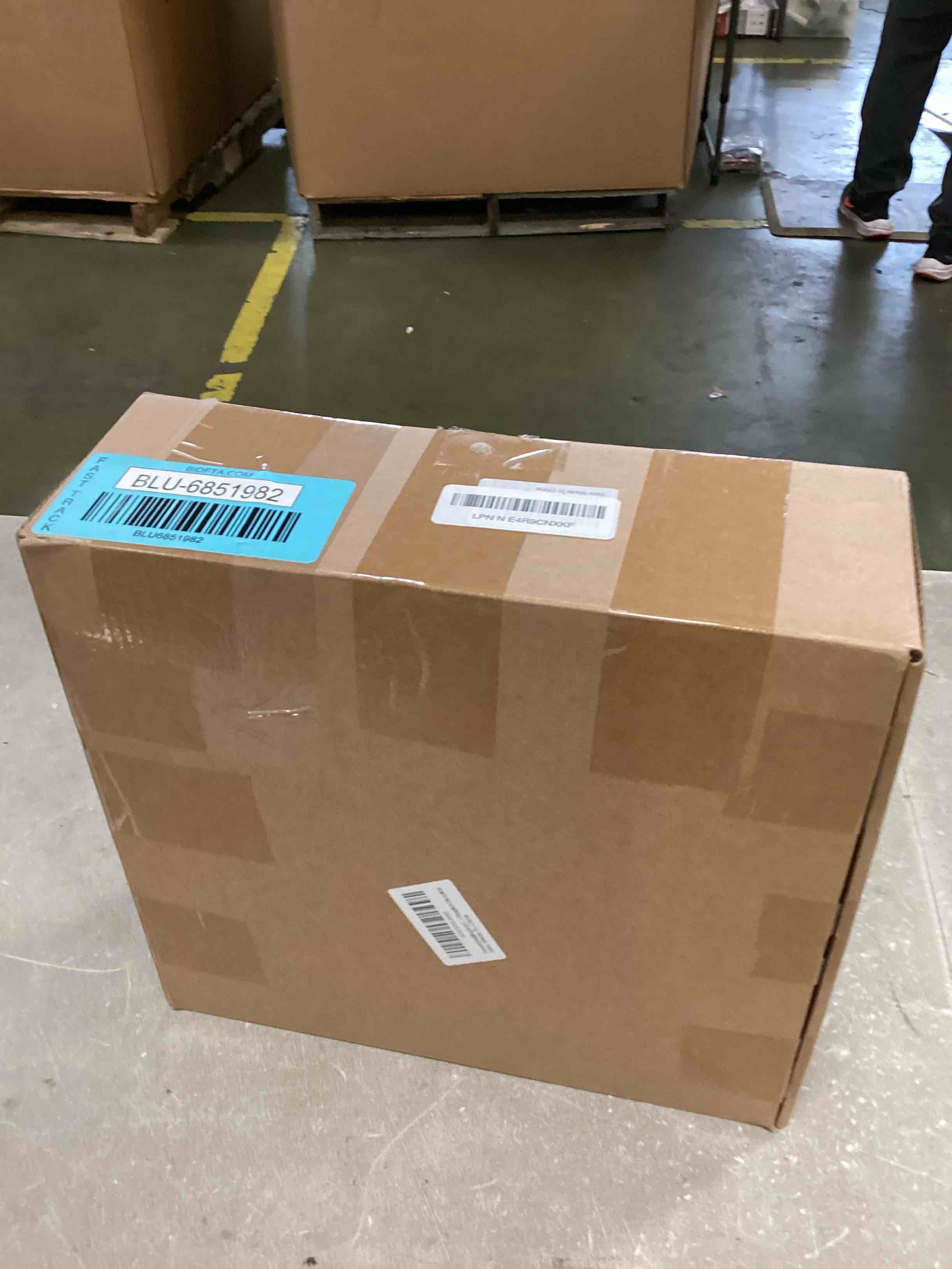 https://s3.amazonaws.com/lotting-images-prod/bidfta/BLU6851982_1722431990160.jpeg