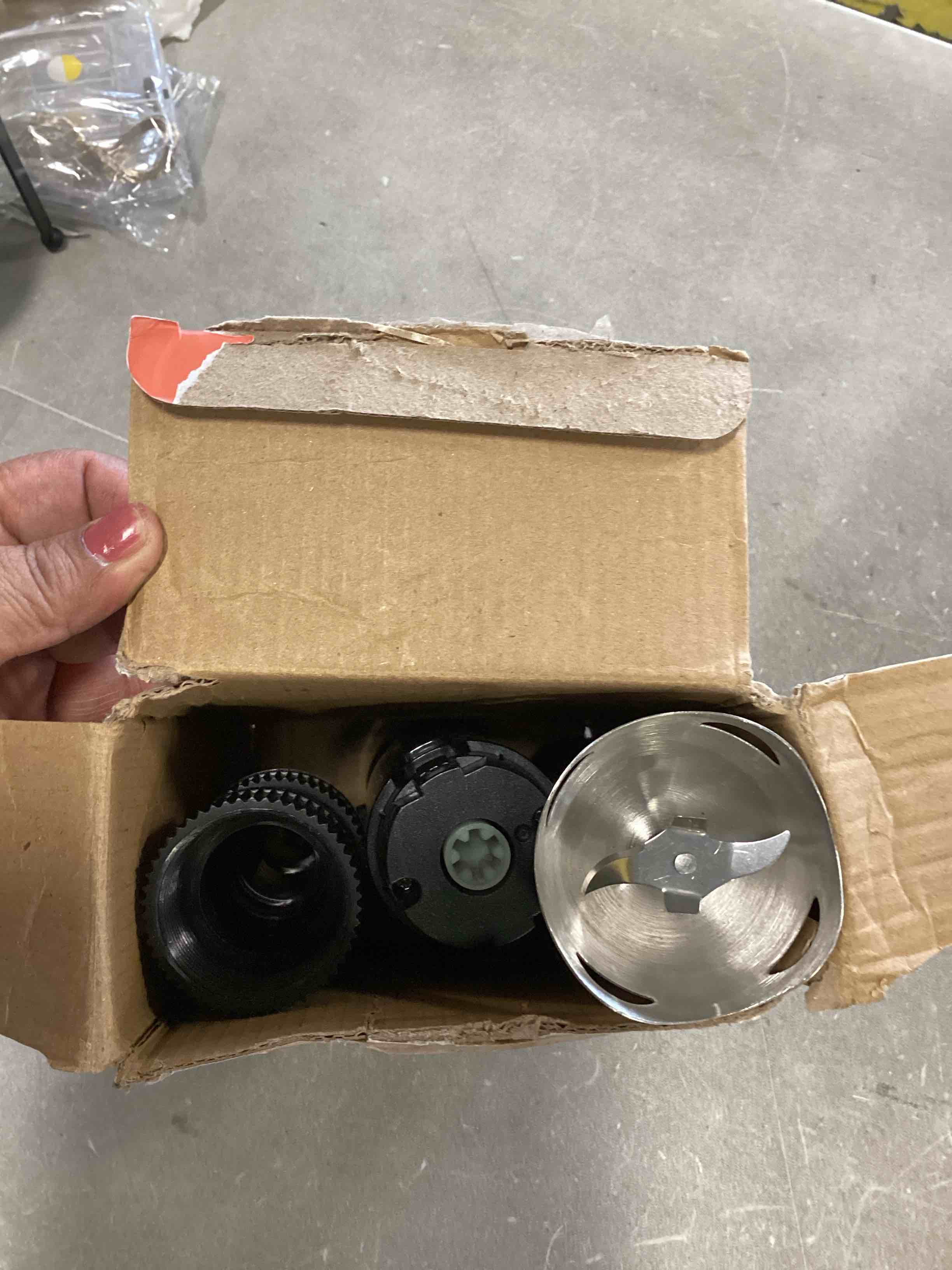 https://s3.amazonaws.com/lotting-images-prod/bidfta/BLU6852289_1722526468140.jpeg