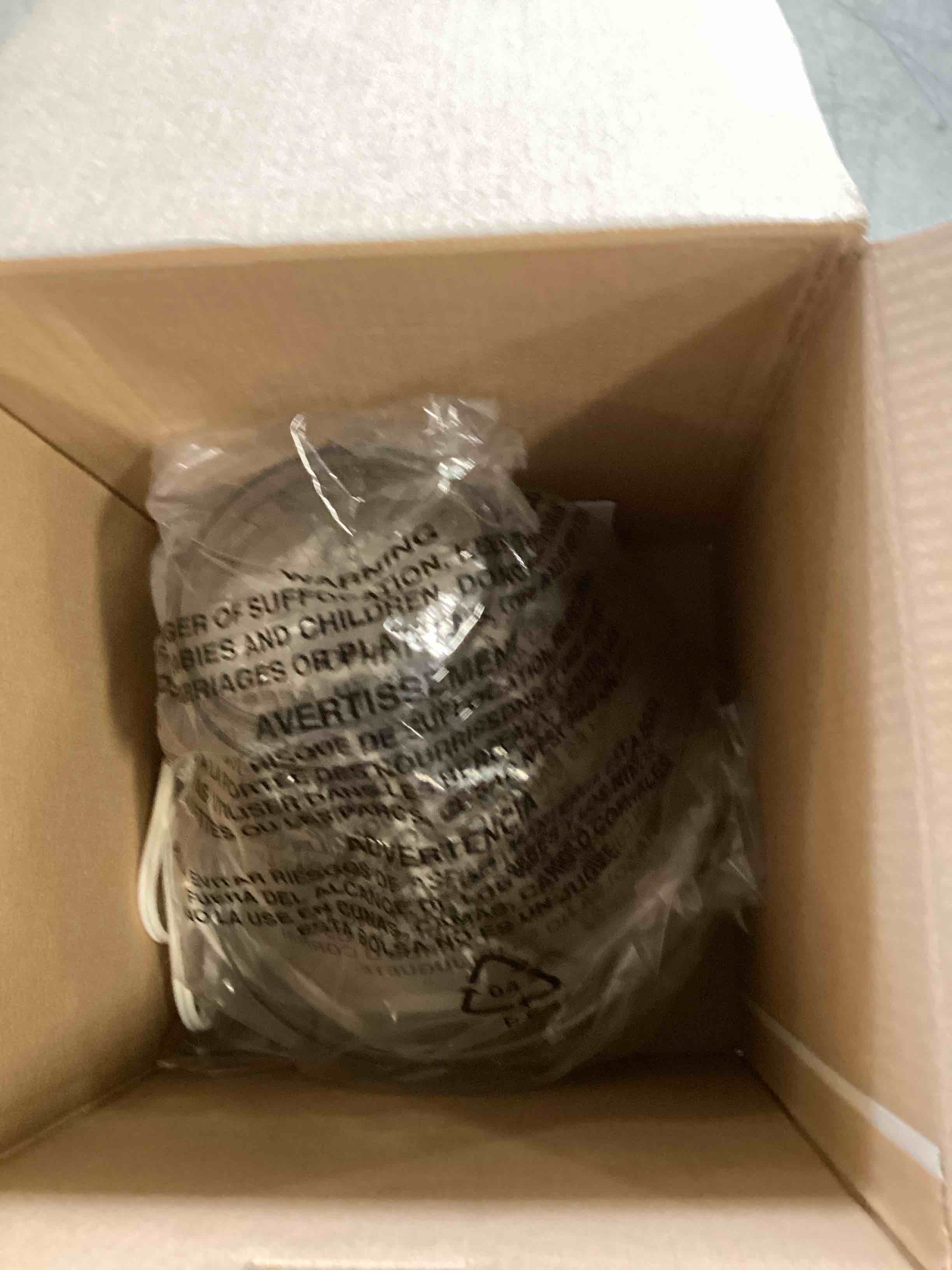 https://s3.amazonaws.com/lotting-images-prod/bidfta/BLU6852489_1721831456534.jpeg